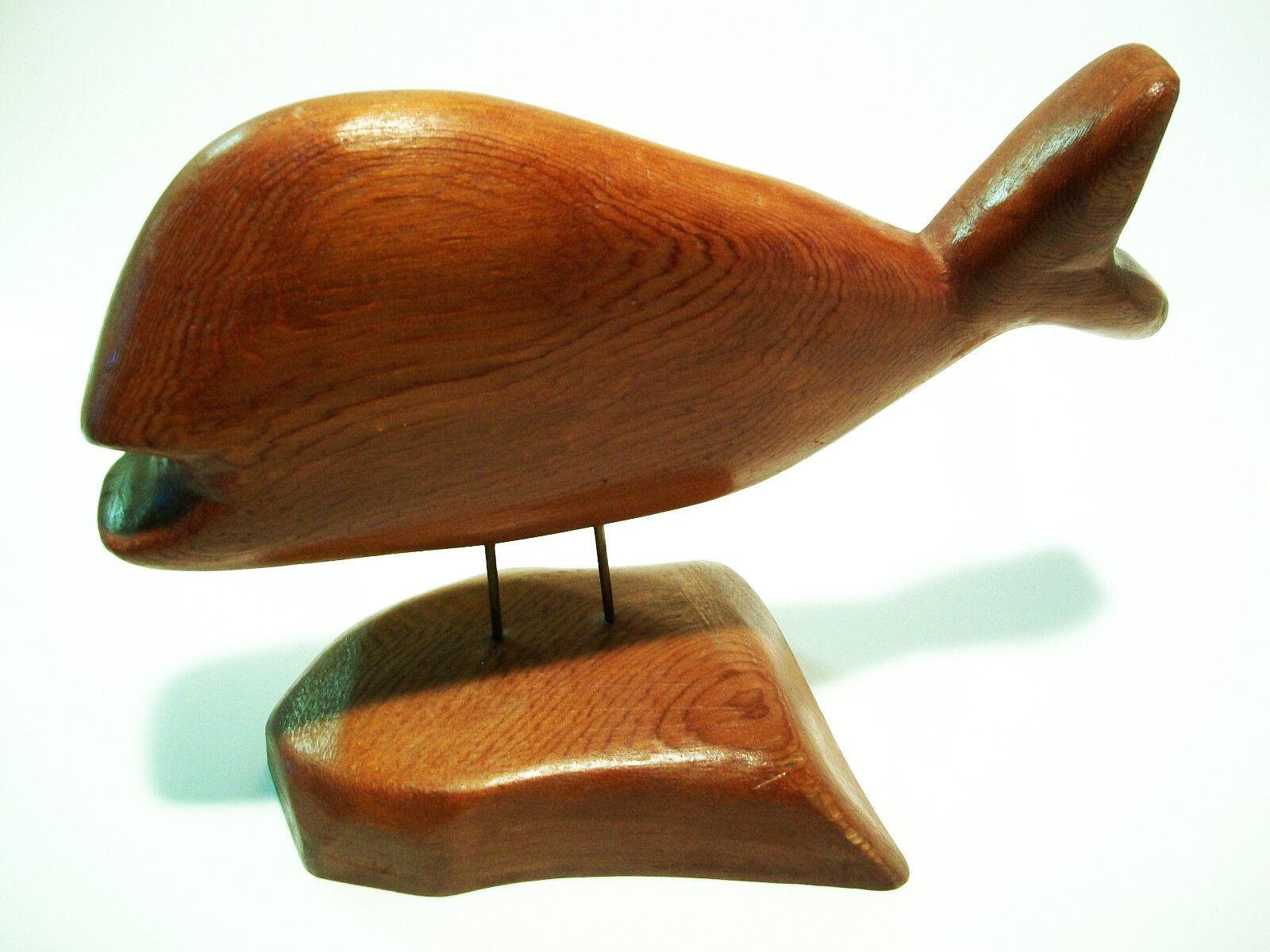 MIKE MATAS - Vintage Folk Art Whale Carving on Stand - Signed - Canada - C. 1980 im Angebot 2