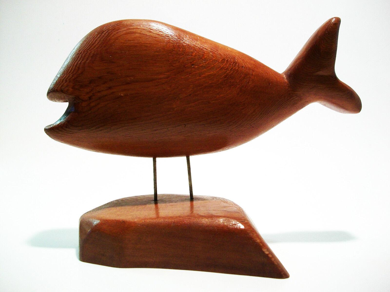 MIKE MATAS - Vintage Folk Art Whale Carving on Stand - Signed - Canada - C. 1980 In Good Condition For Sale In Chatham, ON