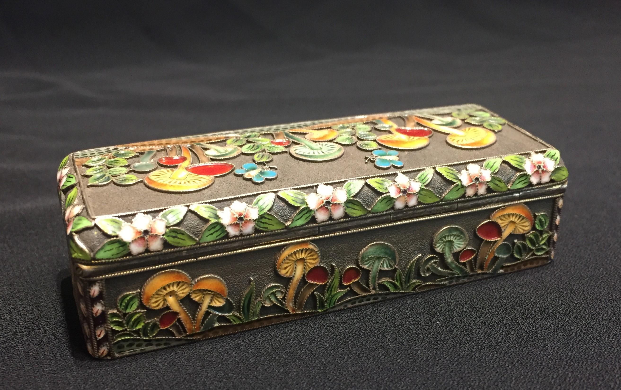 American Mikhail Krikheli Studio, Sterling Silver, Enamel and Gilt Snuffbox, 21st Century