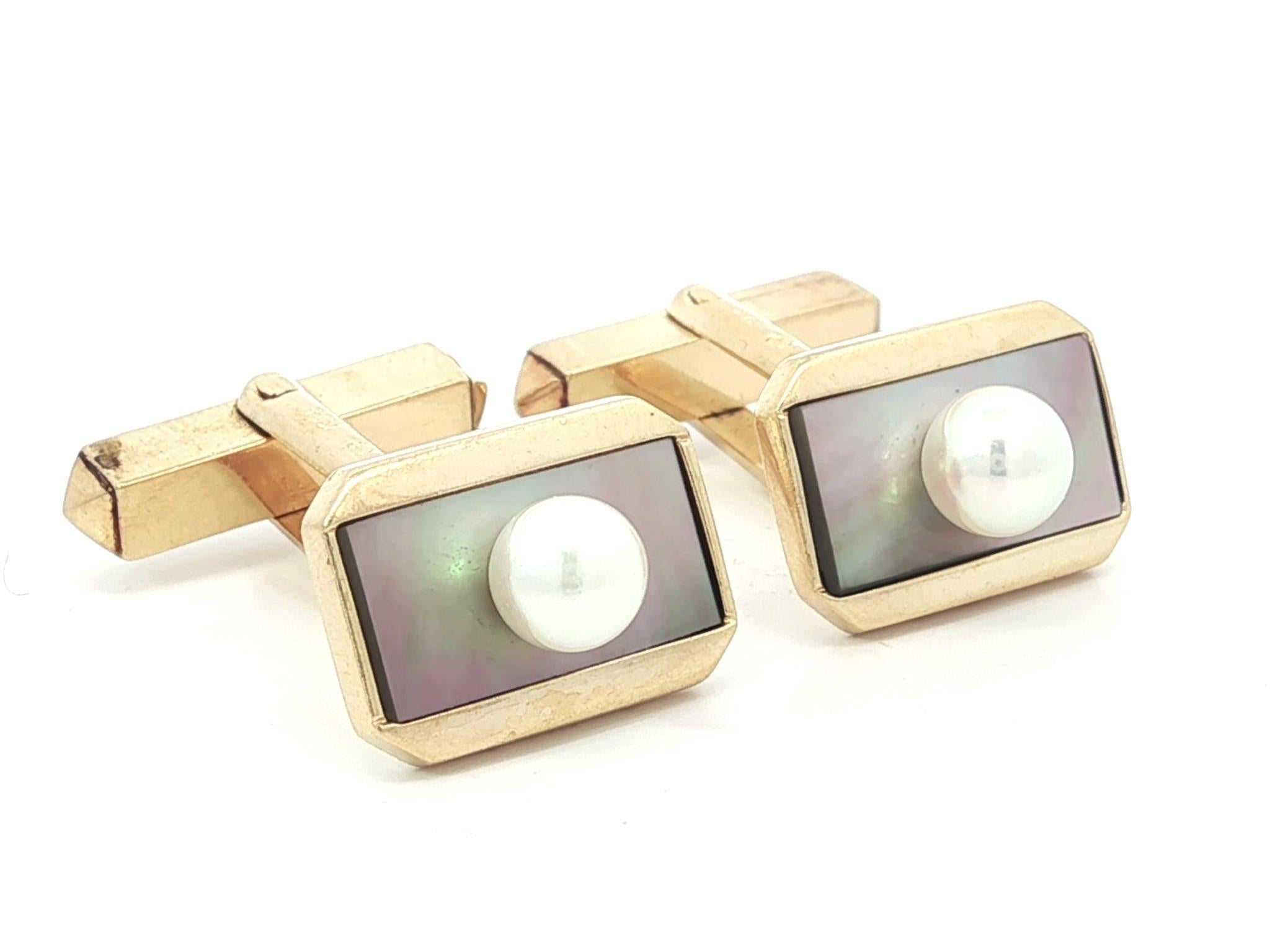 Mikimoto 14k Gold Top Quality Pearl & Mother Of Pearl Rectangular Cufflinks In Good Condition For Sale In Montclair, NJ