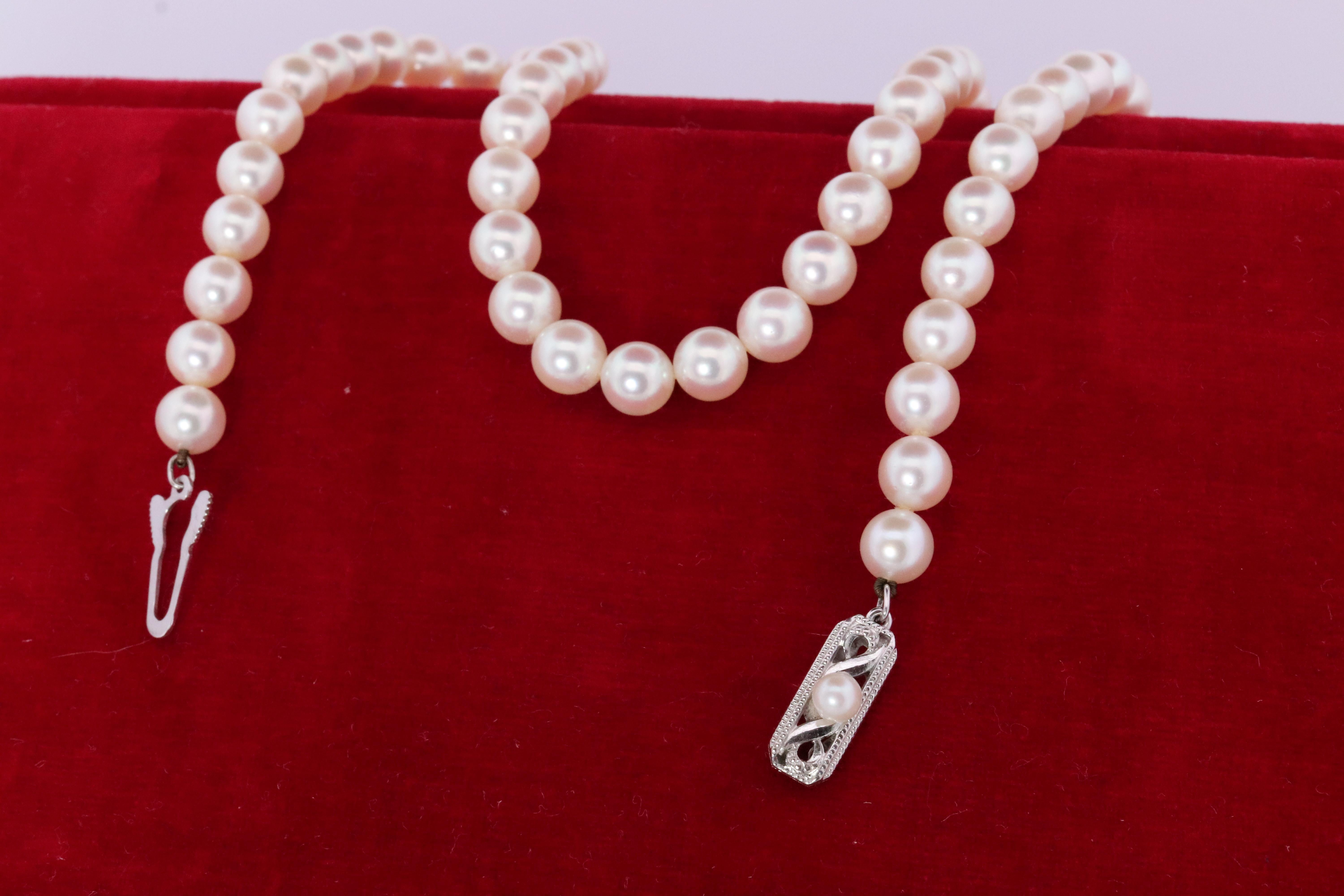 MIKIMOTO 14k Weißgold Perlenkette. 7mm Perlen Halskette. Mikimoto (Rundschliff)