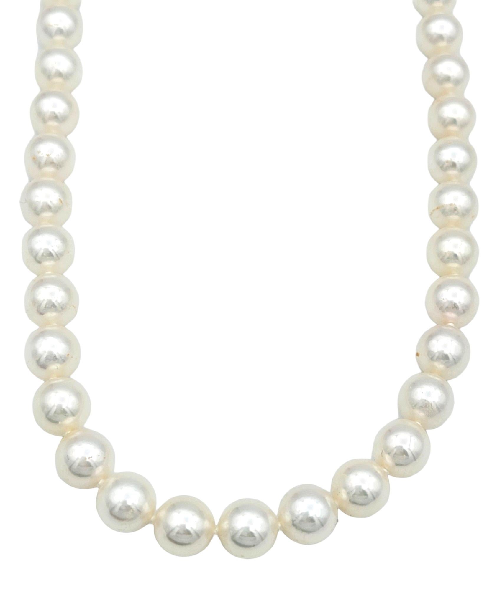 Contemporain Mikimoto Collier de perles Akoya de 16 pouces avec fermoir en or blanc 18 carats en vente