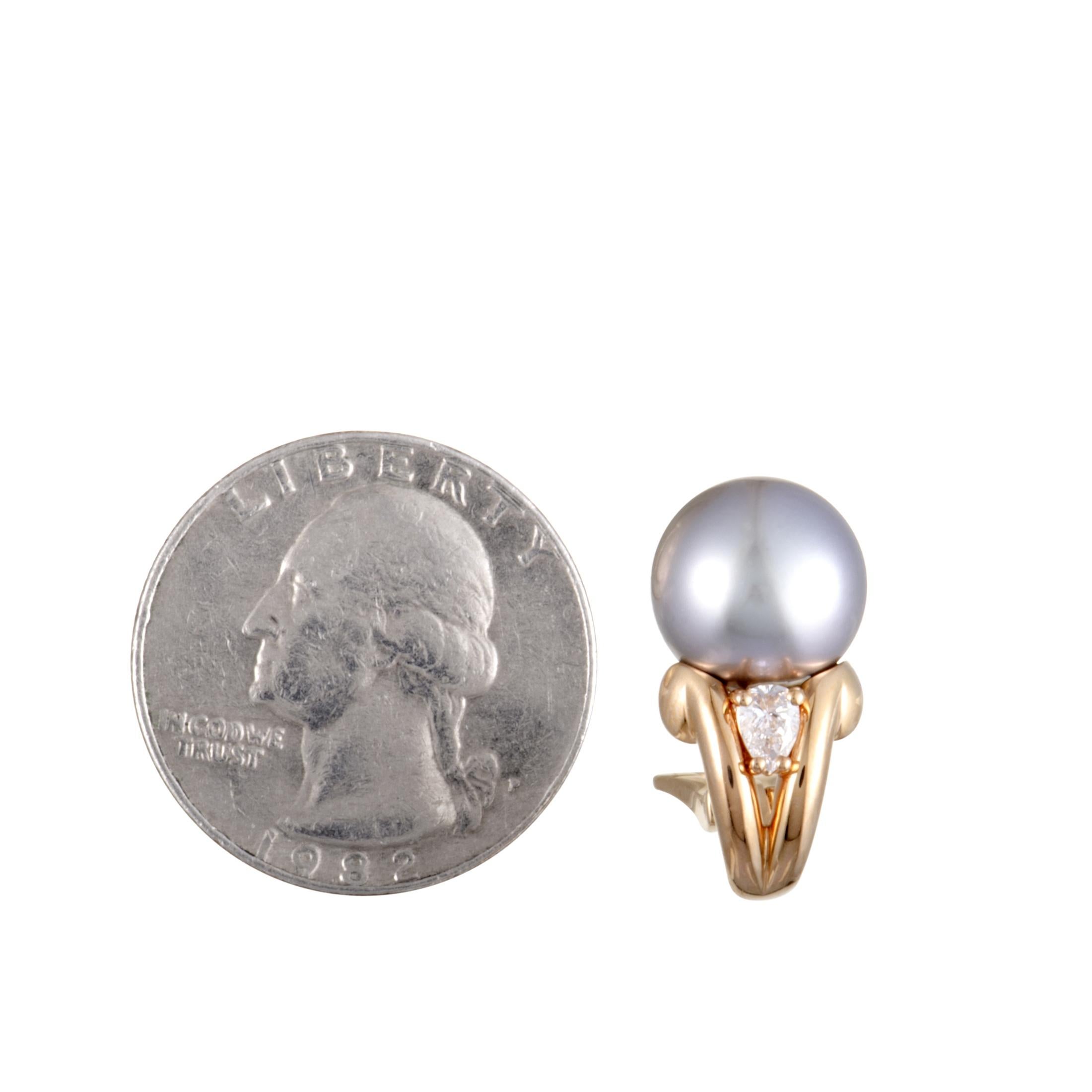 Accentuate your ensemble in a remarkably attractive manner with these stunning earrings that combine the feminine appeal of rose gold with the striking allure of black pearls. Designed by Mikimoto, the pair is expertly crafted from enchanting 18K