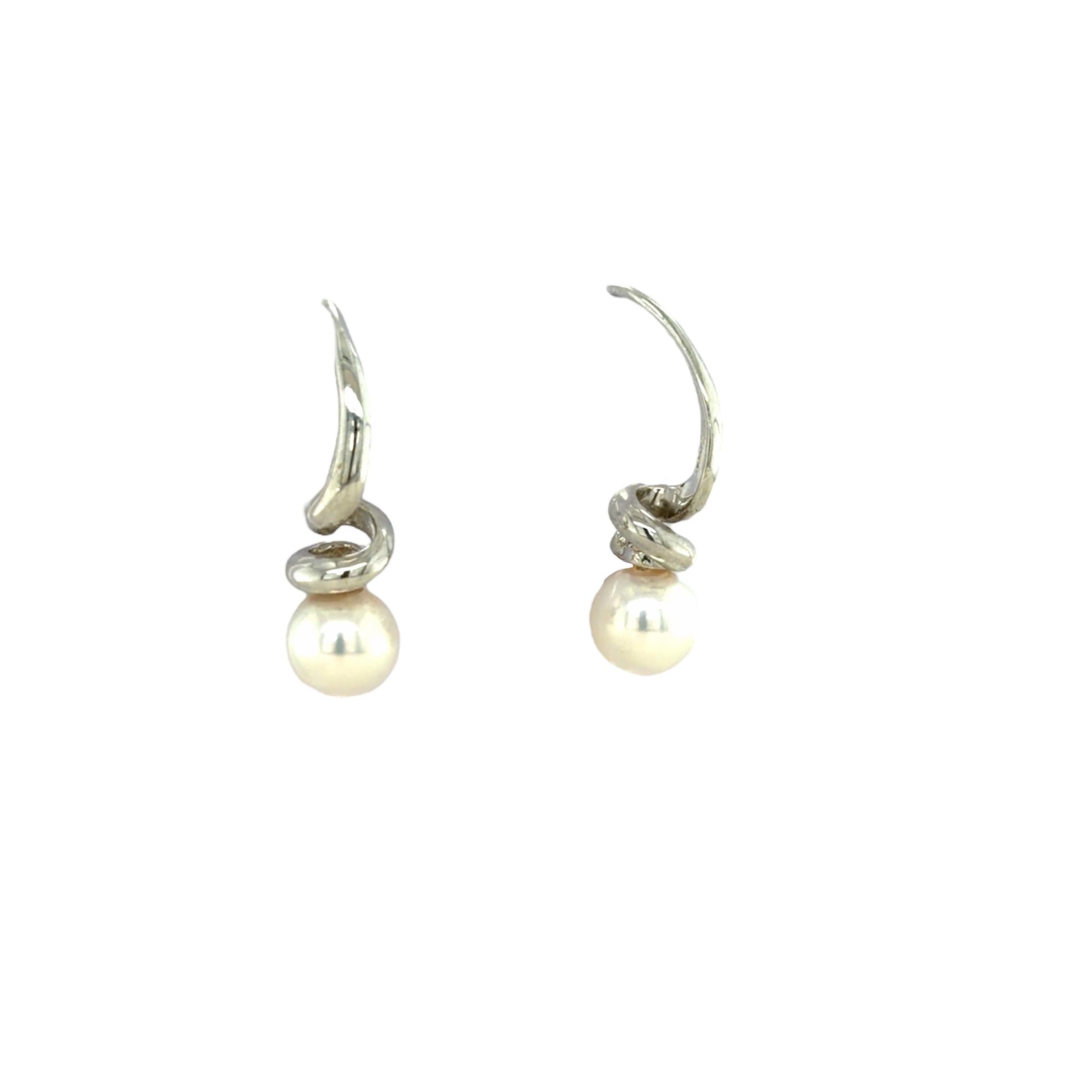 Contemporaneo Mikimoto, Orecchini in oro bianco 18 carati e perle coltivate in vendita