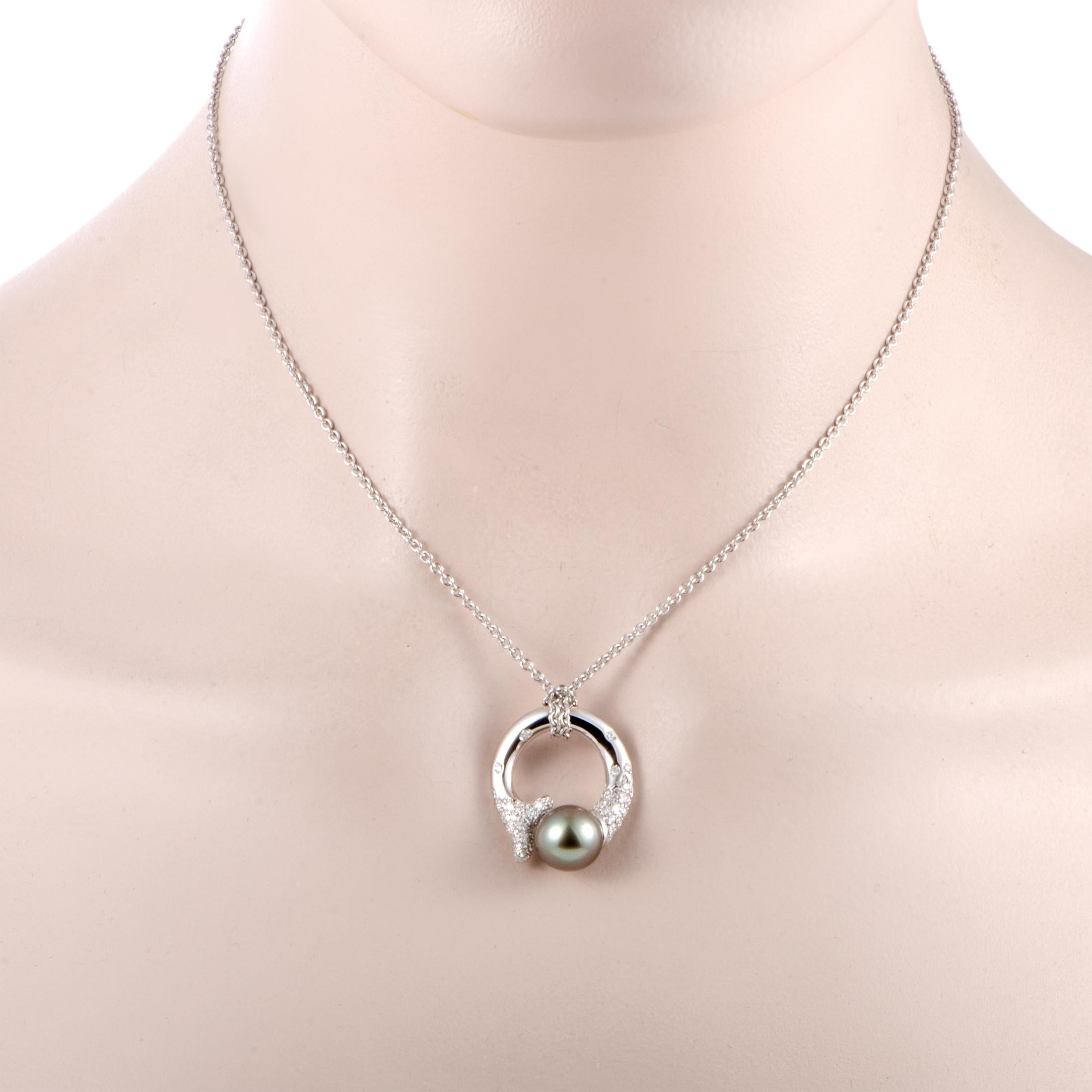 This fascinating jewelry piece boasts a splendidly sophisticated appeal and it will accentuate your look in a most refined, elegant manner. The necklace is presented by Mikimoto and it is masterfully crafted from prestigious 18K white gold, weighing