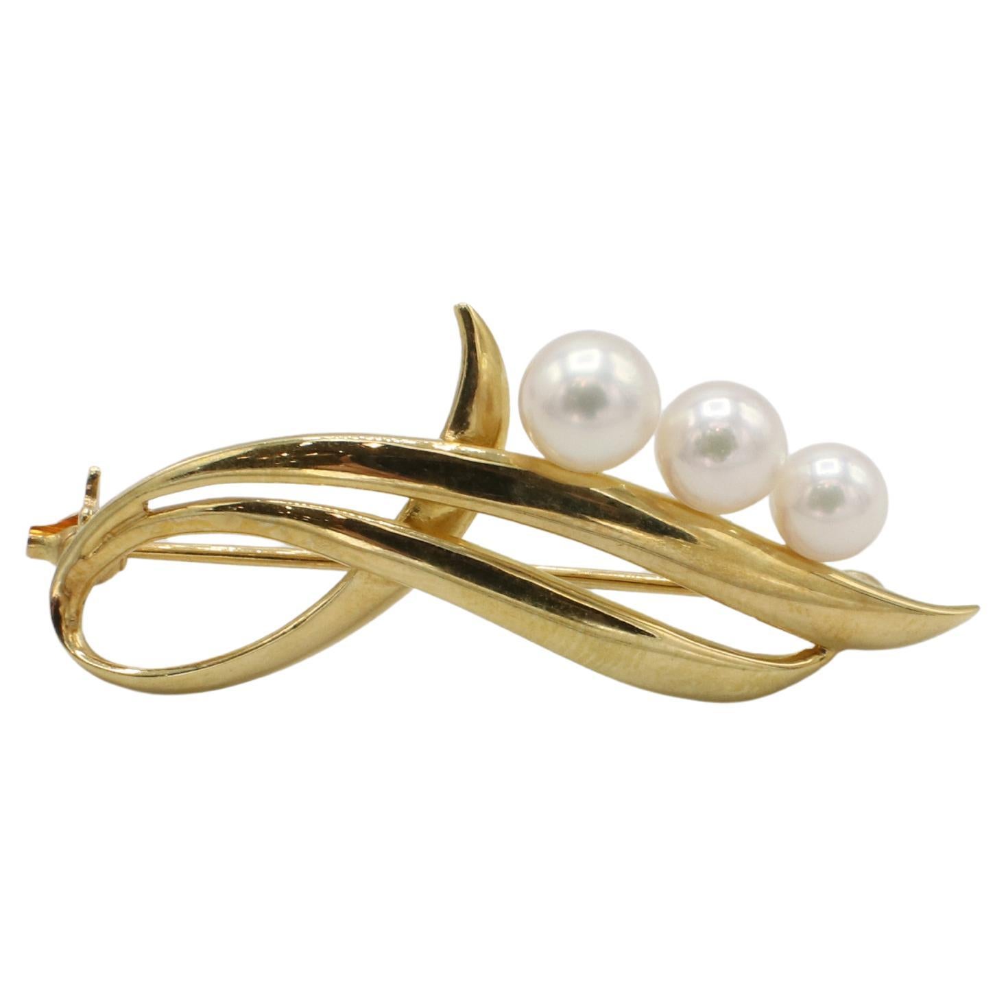 Mikimoto 18 Karat Gelbgold Akoya Zuchtperlen Brosche Pin