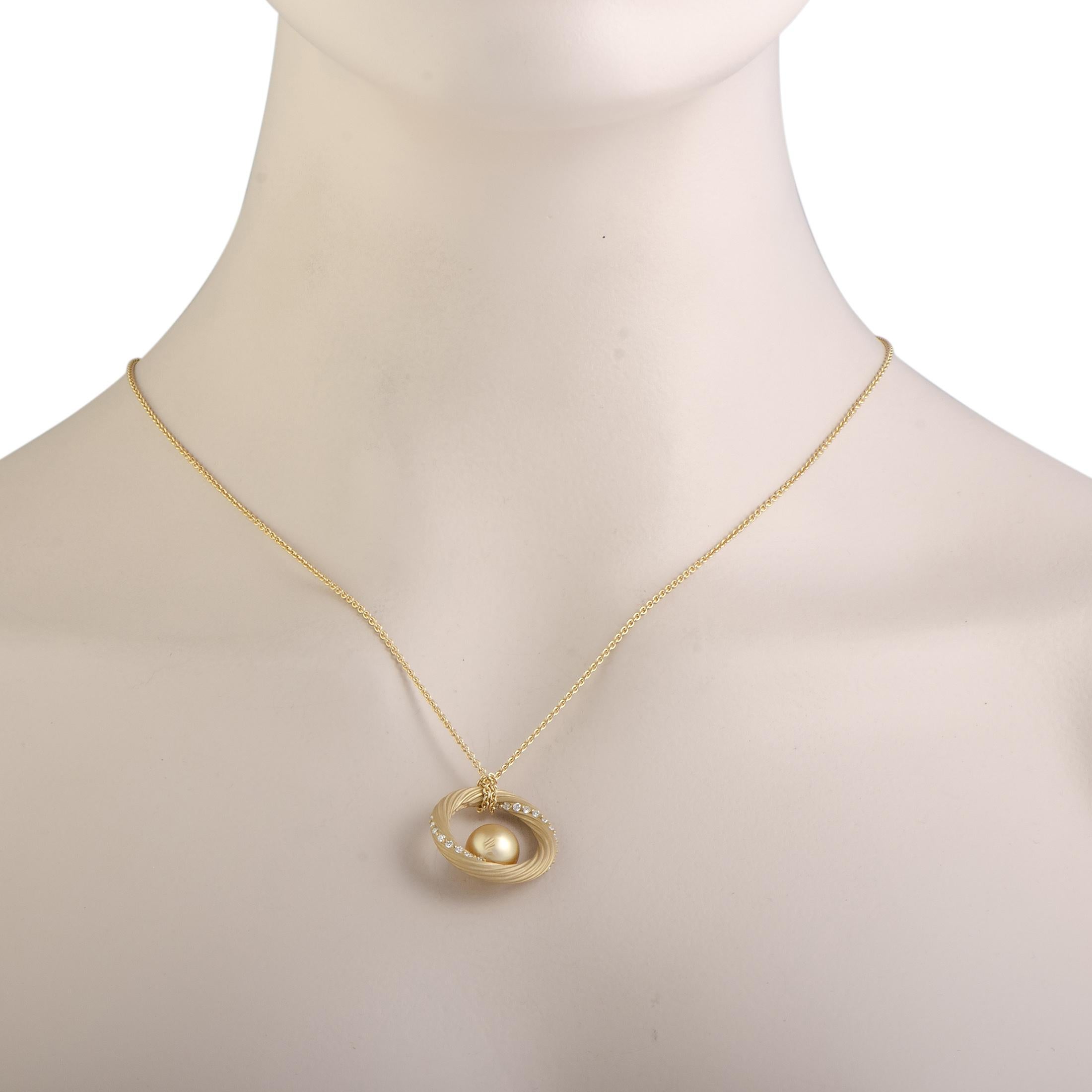 This exquisite necklace by Mikimoto is an attractive illustration of elegance! Gorgeously designed in shimmering 18K yellow gold, the stunning pendant is embellished with 0.40ct of scintillating diamonds and a gorgeous golden pearl of 9.5-10 mm that