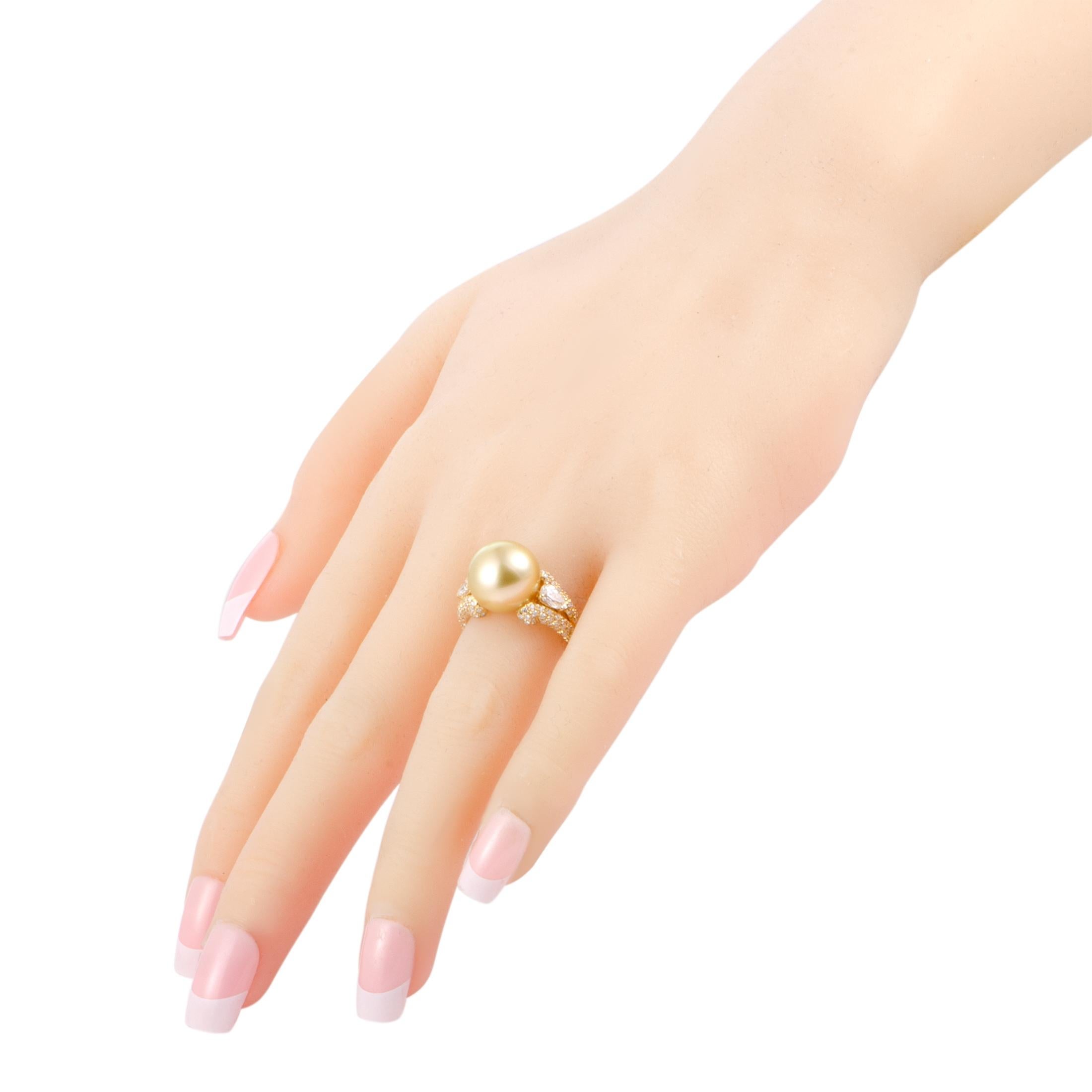 Add a sublime touch of sophisticated refinement to your style with this fabulous jewelry piece that offers an incredibly compelling appearance thanks to the classy design and lavish décor. Presented by Mikimoto, this gorgeous ring is exquisitely