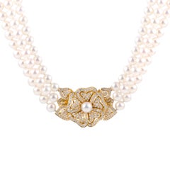 Mikimoto 18 Karat Yellow Gold Diamond Flower Pendant and Pearl Collar Necklace Mikimoto 18 Karat Yellow Gold Diamond Flower Pendant and Pearl Collar Necklace