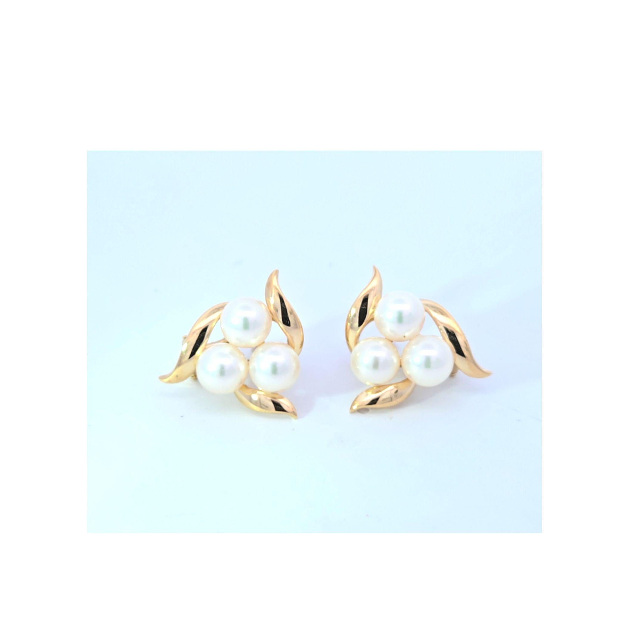 Femenino o masculino Pendientes de perlas Mikimoto de oro amarillo de 18 quilates en venta