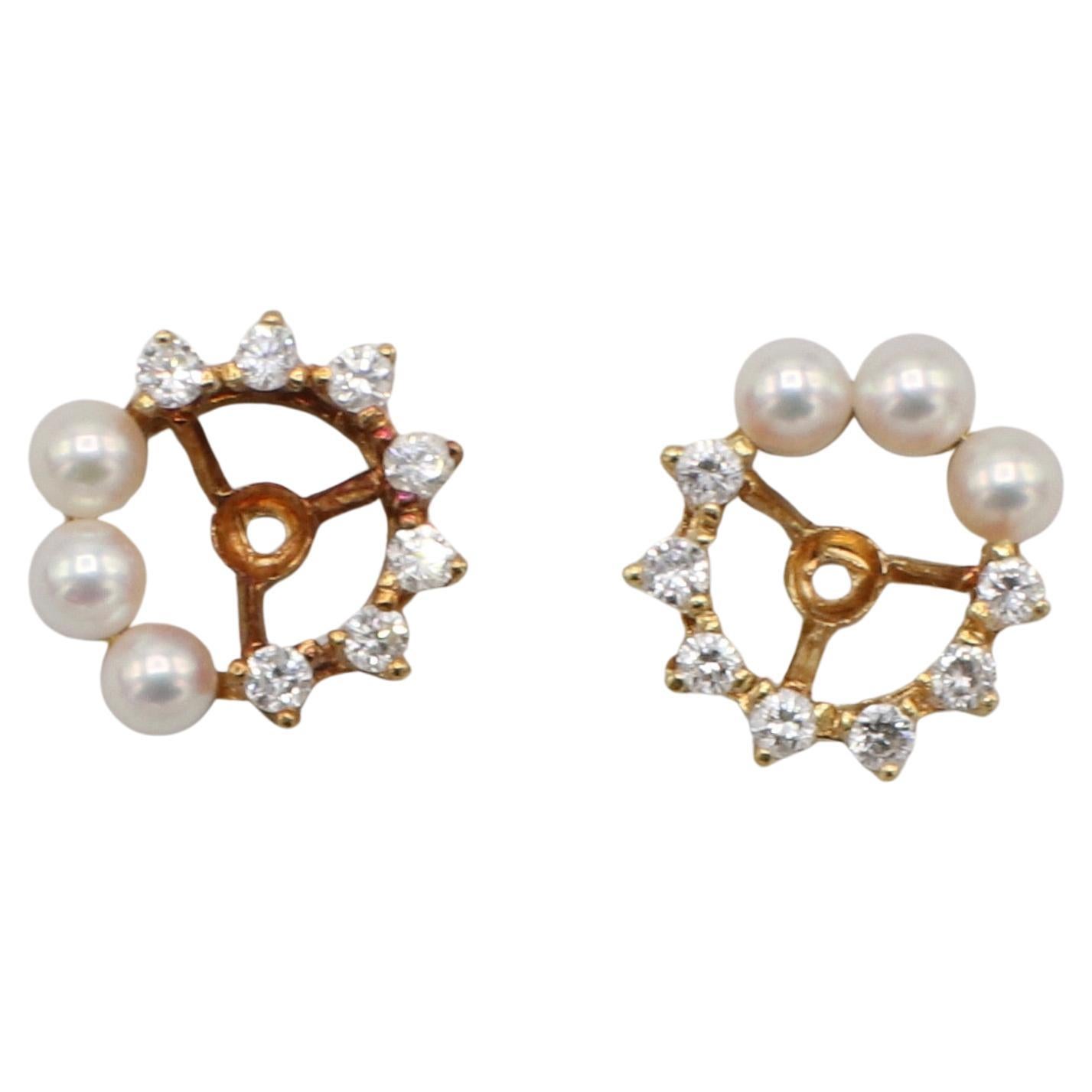 Mikimoto Orecchini di perle coltivate a 18 carati con diamanti e perle rimovibili
Metallo: oro giallo 18 carati
Peso: 4.18 grammi
Perle: perle coltivate rotonde da 8 mm con lucentezza cremosa
Diamanti: Circa 0,28 CTW G VVS di diamanti naturali