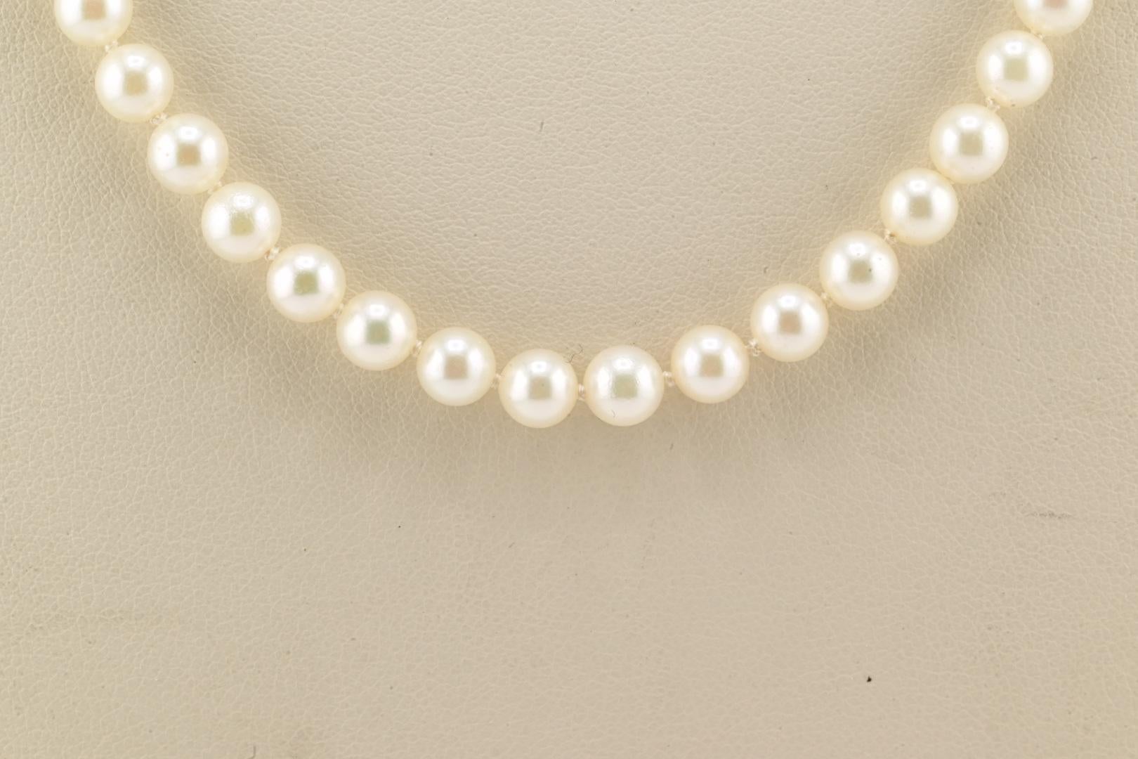 Mikimoto Collar de Perlas Akoya con Cierre de Oro de 18K 17