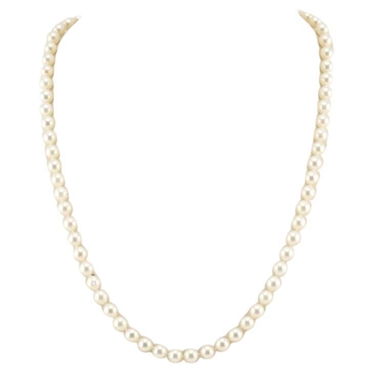 Mikimoto Collar de Perlas Akoya con Cierre de Oro de 18K 17" 5-5.5mm 15.37g en venta