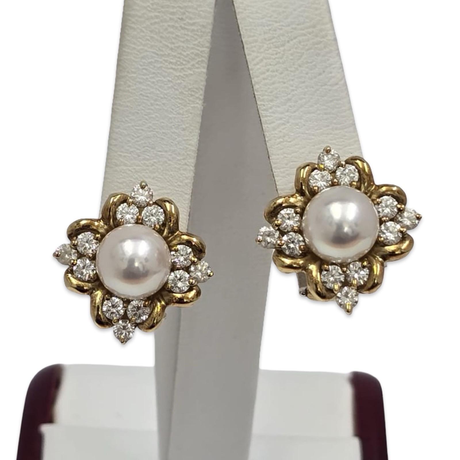 Taglio rotondo Orecchini con perle e diamanti in oro 18K di Mikimoto, 2,40ctw, perle da 8,7mm in vendita