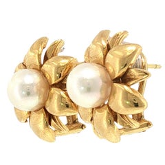 Orecchini Mikimoto con perle in oro giallo 18 carati, con motivo floreale