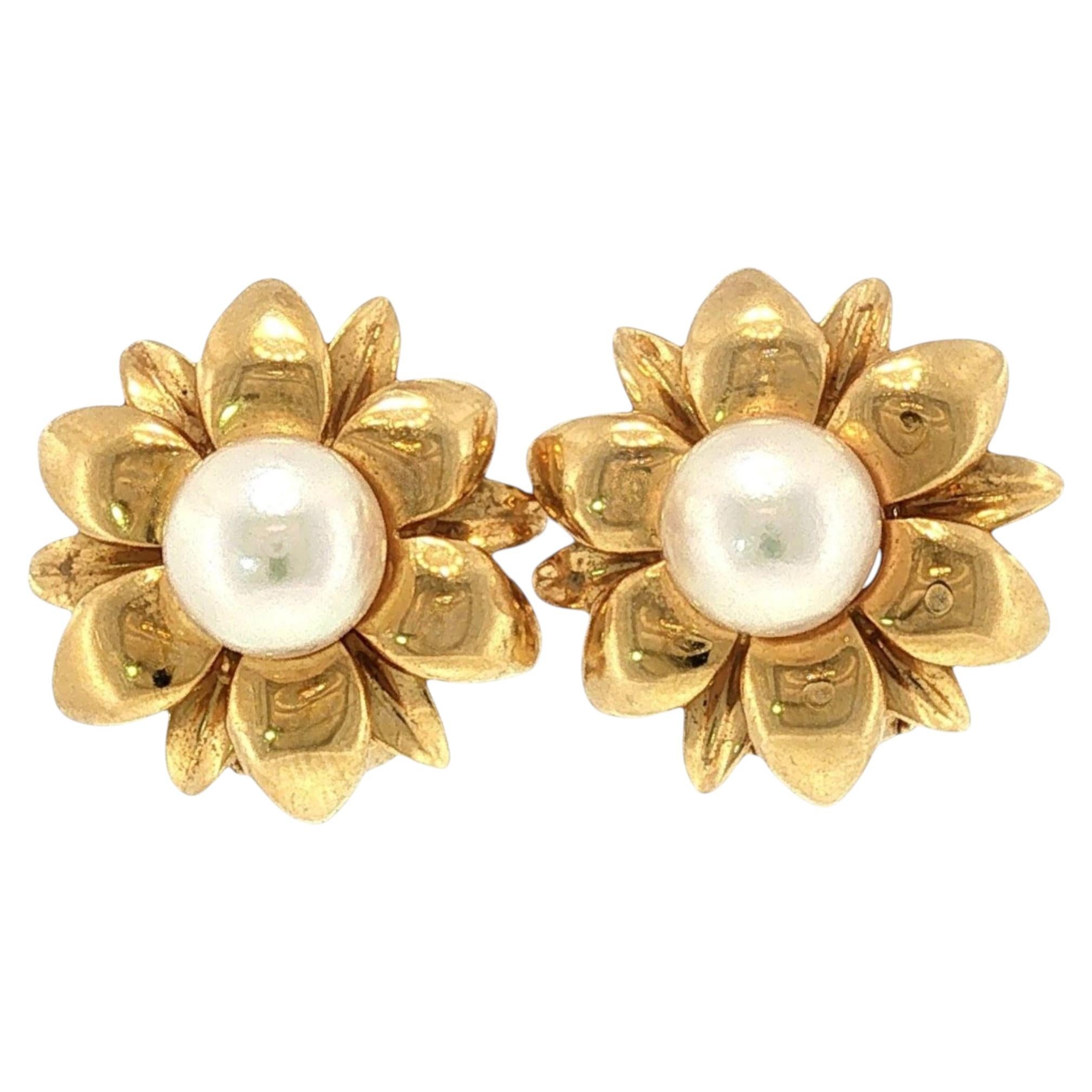 Orecchini Mikimoto con perle in oro giallo 18 carati, con motivo floreale