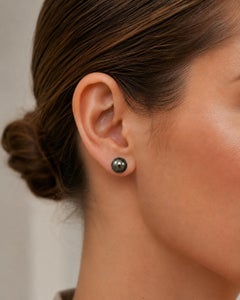 Pendientes de botón Mikimoto de oro blanco de 18k con perlas del Mar del Sur de color gris-negro de 9,3-9,4 mm