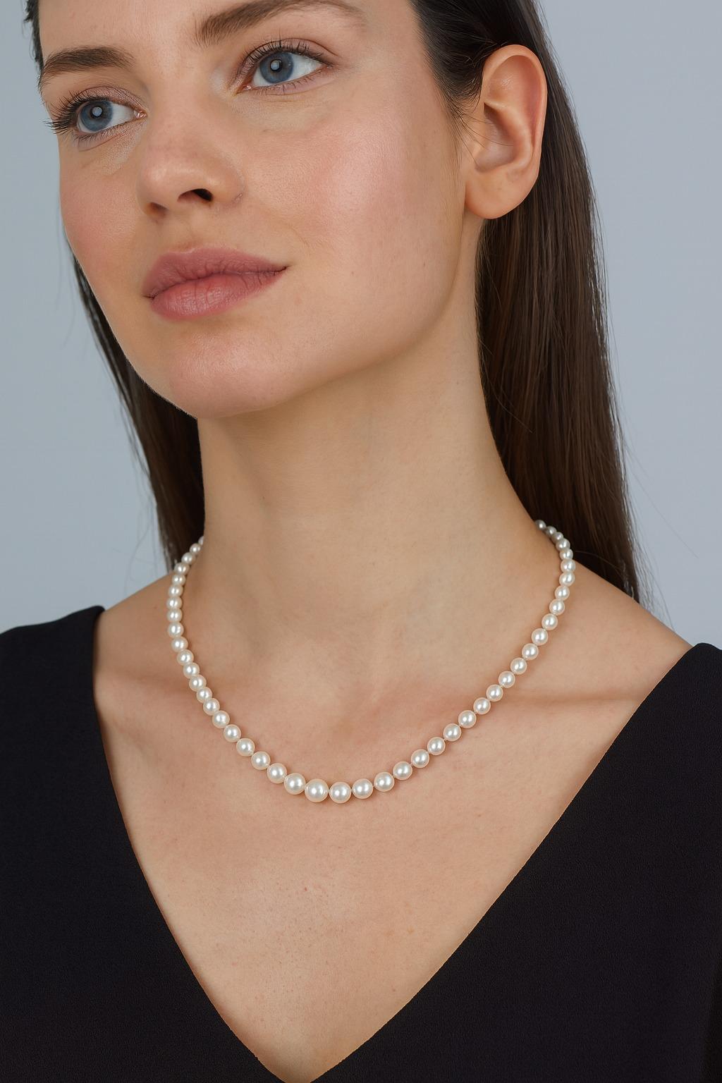 Conjunto de collar y pendientes de perlas Akoya A+ de oro blanco de 18 quilates Mikimoto Cuenta en venta