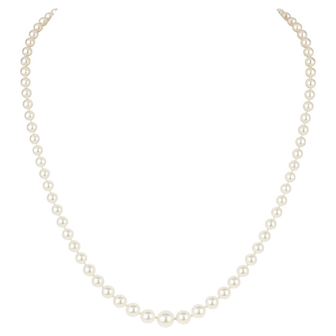 Conjunto de collar y pendientes de perlas Akoya A+ de oro blanco de 18 quilates Mikimoto en venta