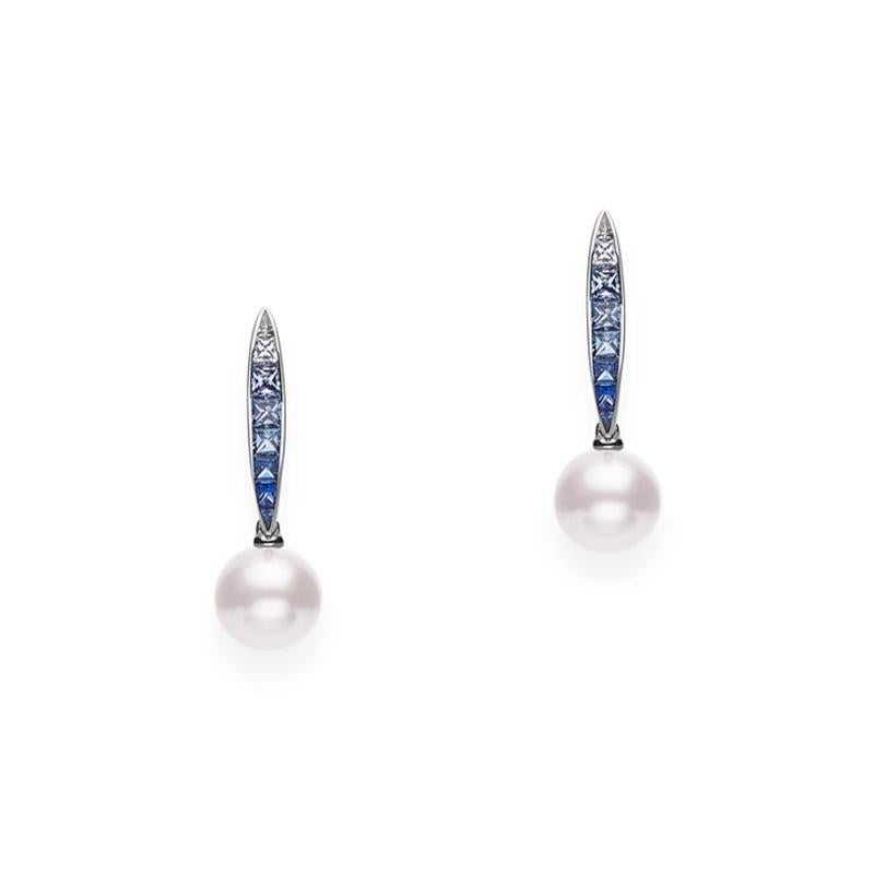 Mikimoto 18 Karat Weißgold Akoya & Blauer Saphir Speer Tropfenohrringe MEA10318ASXW für Damen oder Herren im Angebot
