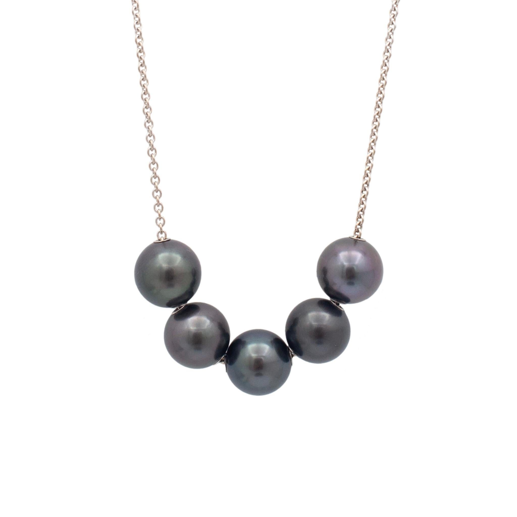 Mikimoto Halskette, 18 Karat Weißgold Perlen in Bewegung Schwarze Südseeperle Diamant im Angebot 1
