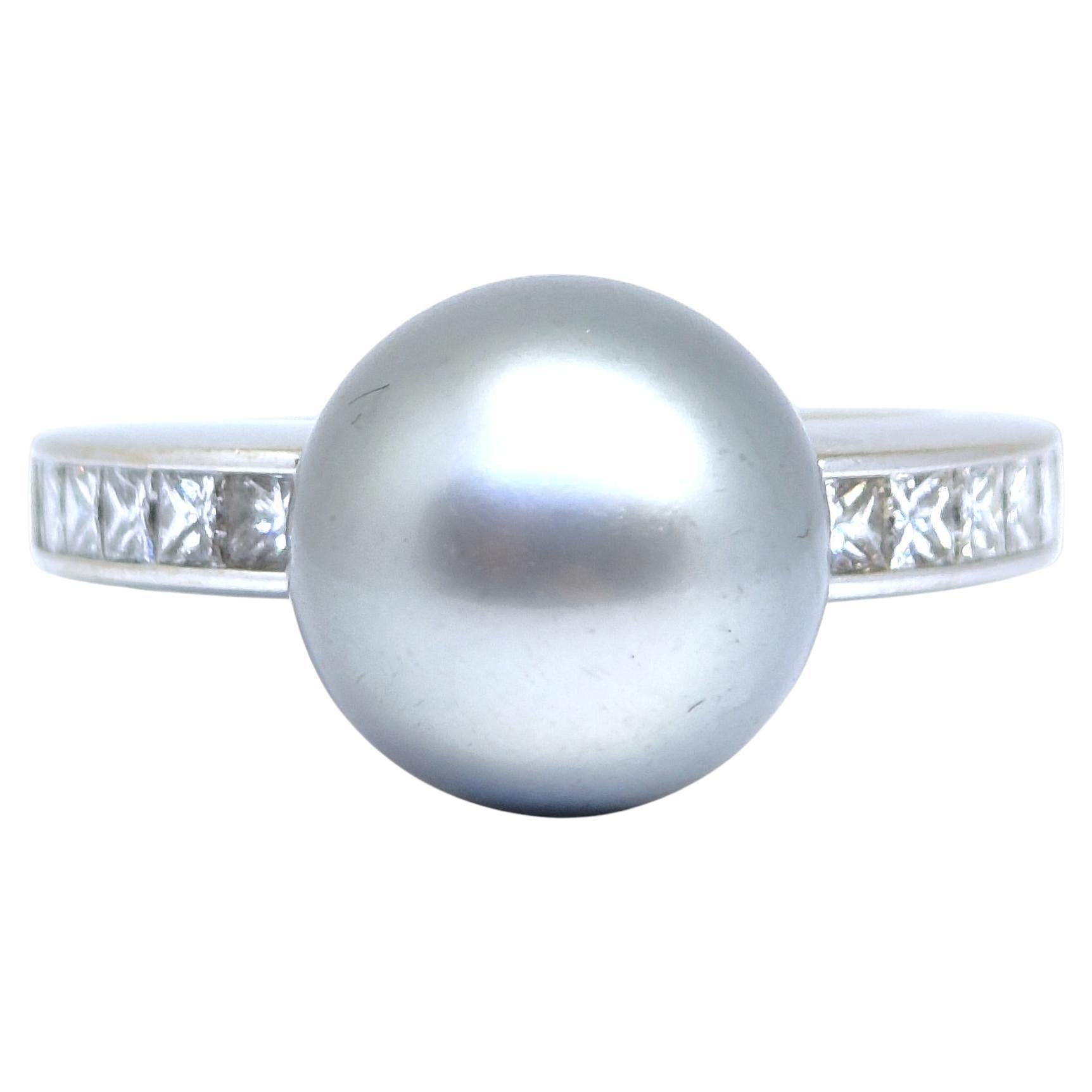 Bague Mikimoto en or blanc 18K, argent, perles d'Akoya et diamants en vente