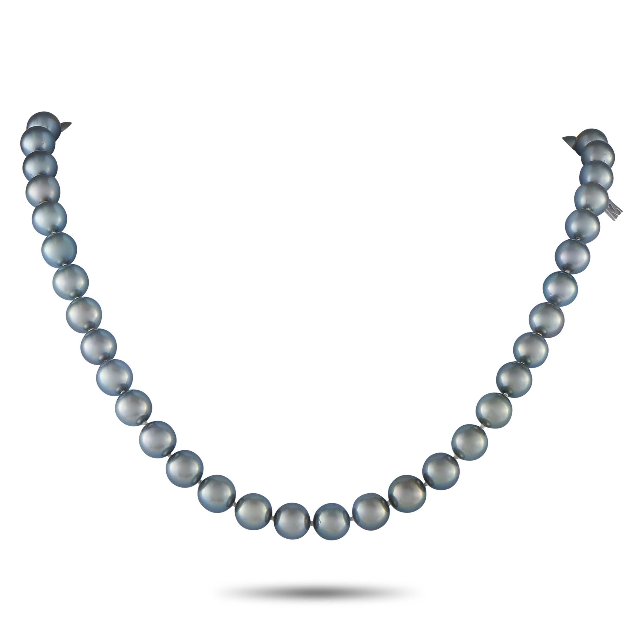 Taille mixte Collier de perles des mers du Sud en or blanc 18K de Mikimoto en vente