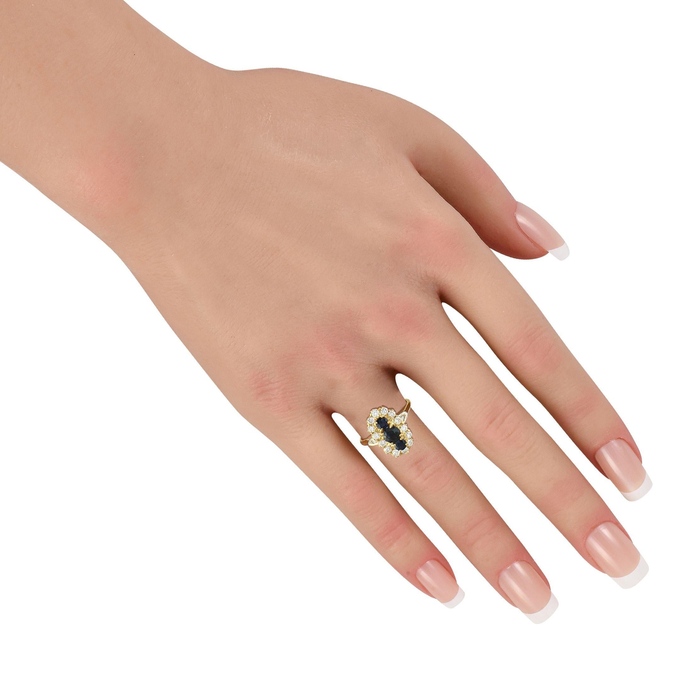 Taille ronde Bague en or jaune Mikimoto 18K 0,42ct diamant et saphir en vente