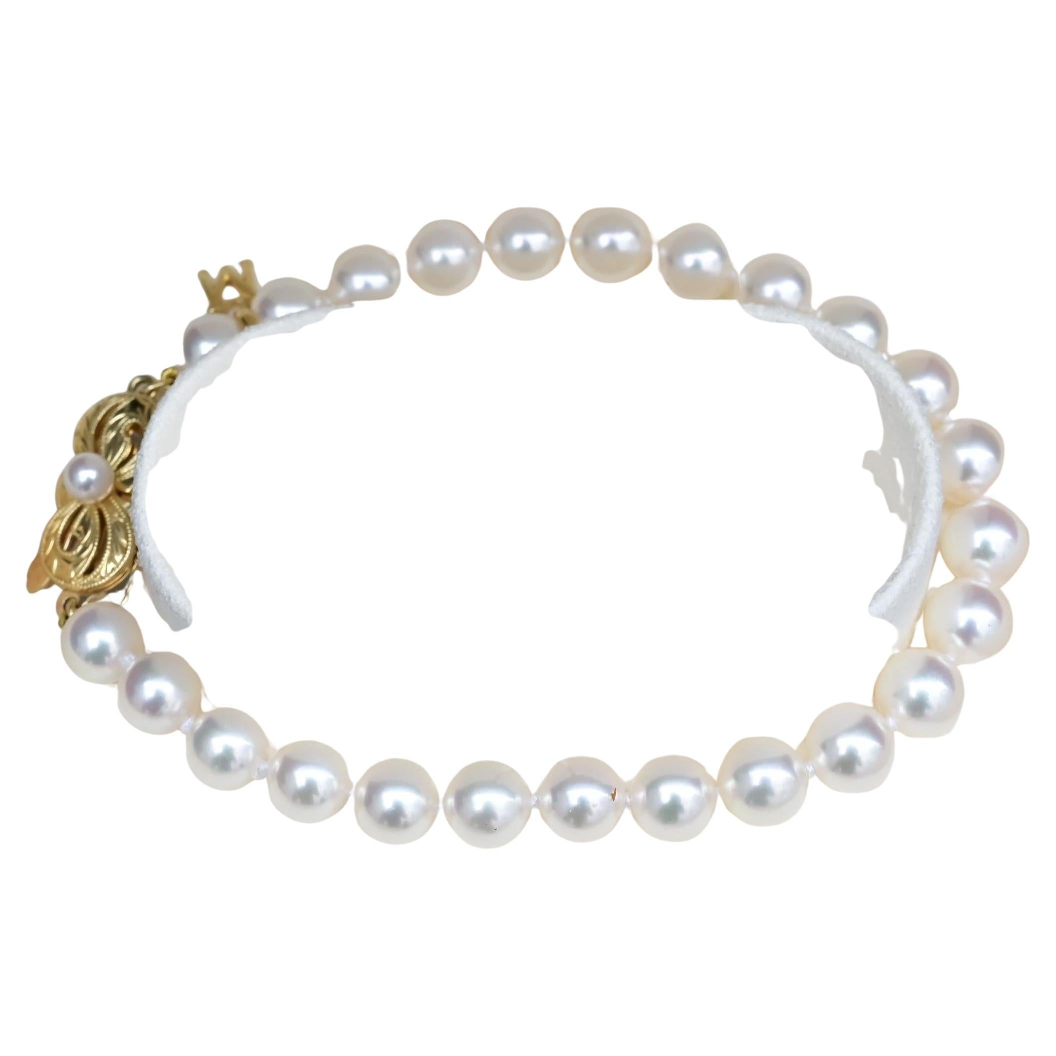 This exquisite Mikimoto Akoya Pearl Bracelet is a timeless piece of fine jewelry, featuring lustrous 6.5mm pearls strung together with an elegant 18K yellow gold clasp and Mikimoto “M” hand tag. Weighing 10.87 grams and measuring 7 1/2 inches when
