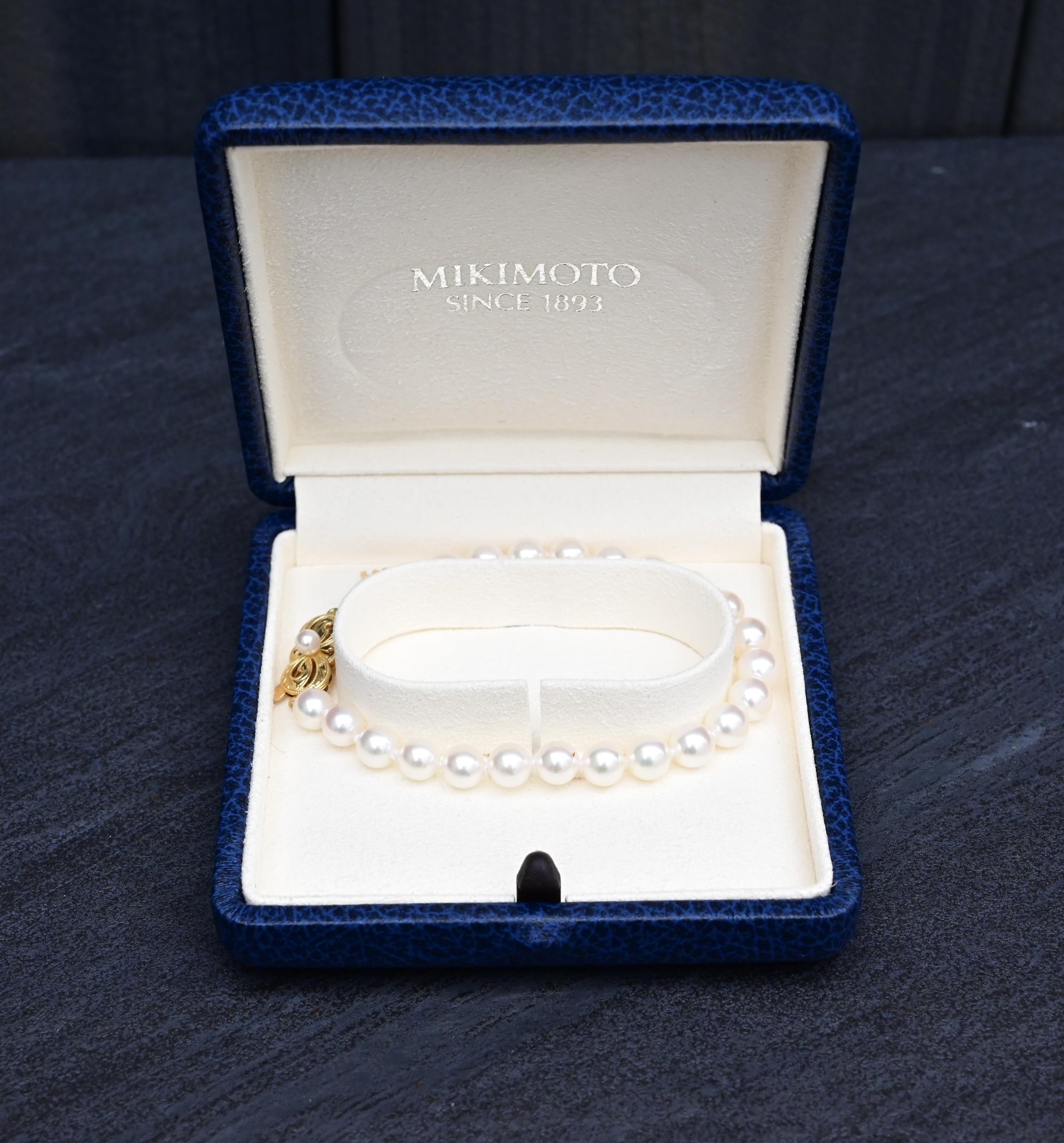 Round Cut Mikimoto 18K Yellow Gold Akoya Pearl Bracelet Full Set– 6.5mm Pearls, 7 1/2” For Sale