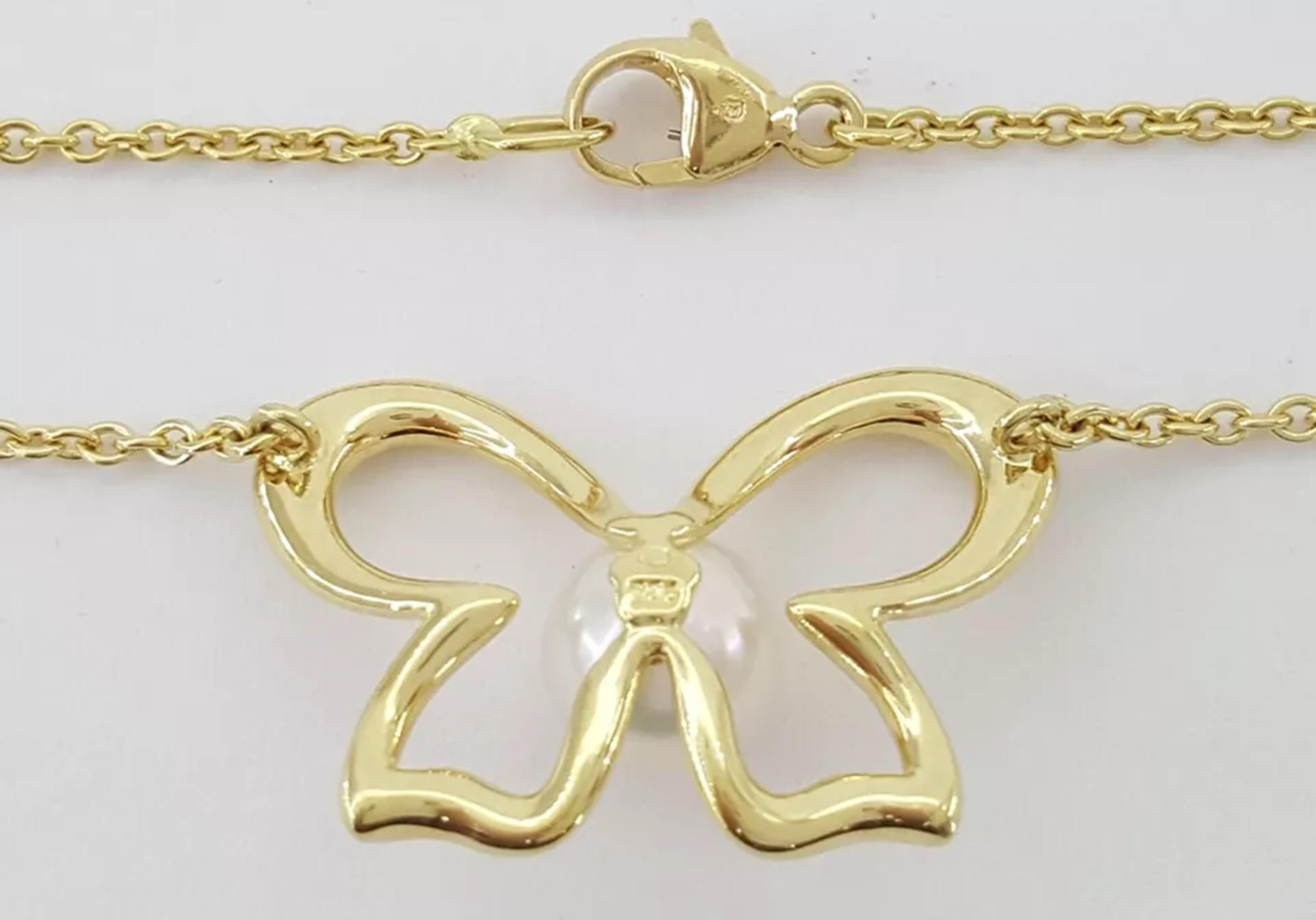 Mikimoto 18 Karat Gelbgold Akoya Perle Schmetterlingshalskette (Rundschliff) im Angebot