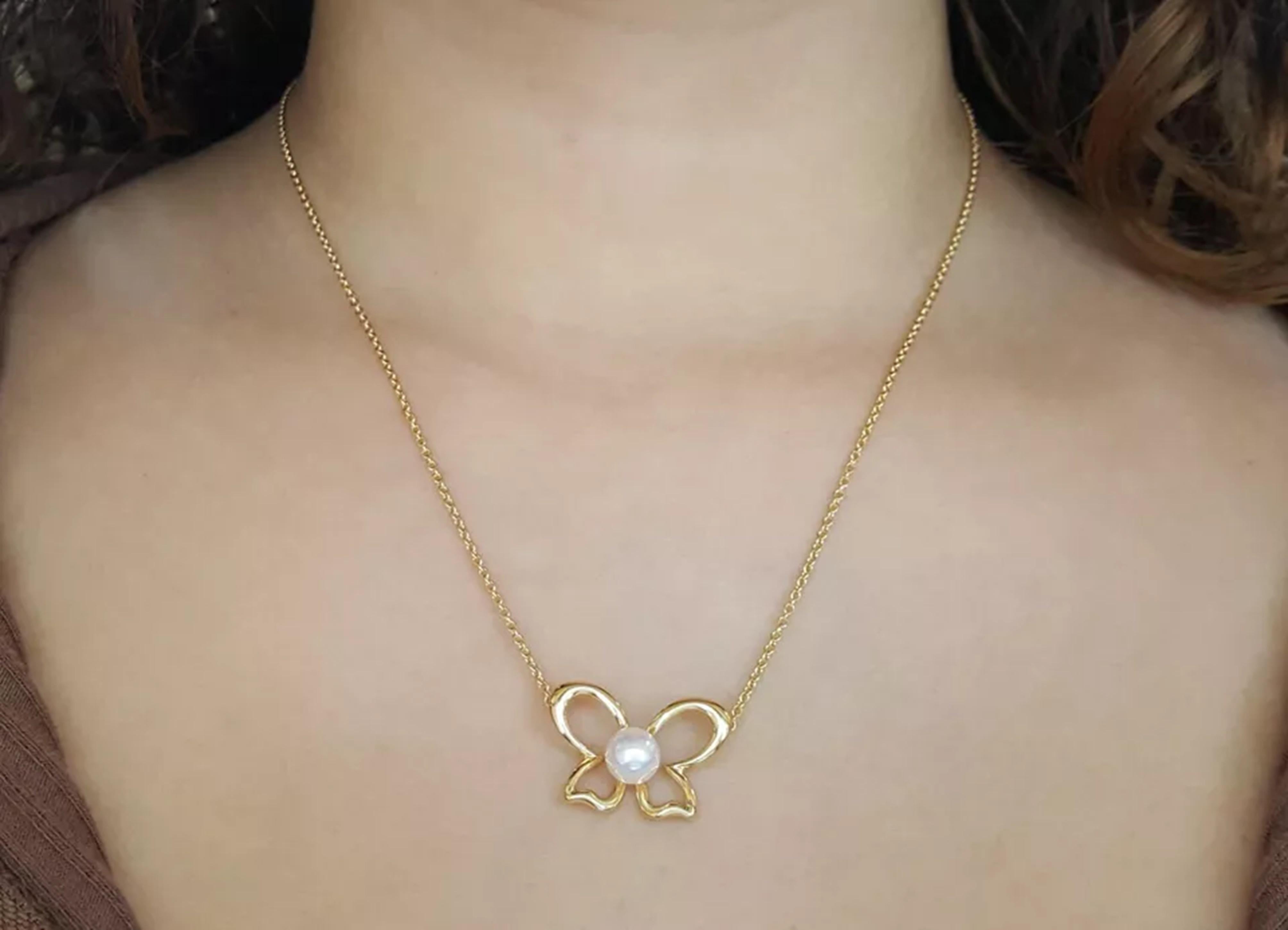 Mikimoto 18 Karat Gelbgold Akoya Perle Schmetterlingshalskette im Zustand „Hervorragend“ im Angebot in Chicago, IL