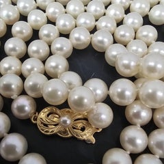 Mikimoto 18k Gelbgold Verschluss 31" 7mm bis 7,5mm Akoya Perlen Strang Halskette 54g