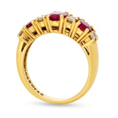Mikimoto Ring aus 18-karätigem Gelbgold mit ovalem Rubin und Diamanten