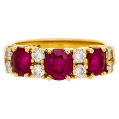 Mikimoto Ring aus 18-karätigem Gelbgold mit ovalem Rubin und Diamanten