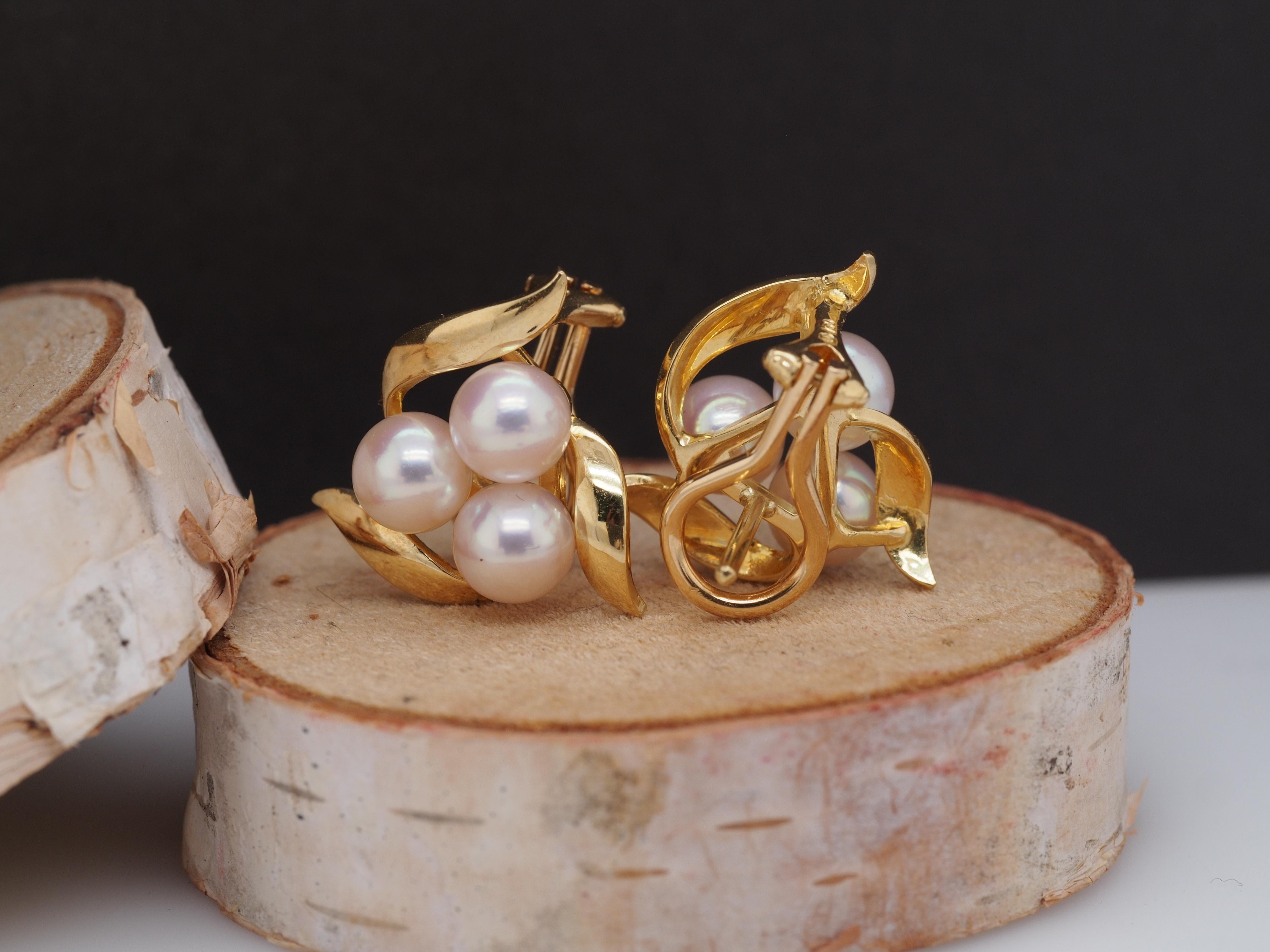18 Karat Gelbgold Perlen-Blumen-Ohrringe von Mikimoto (Art déco) im Angebot