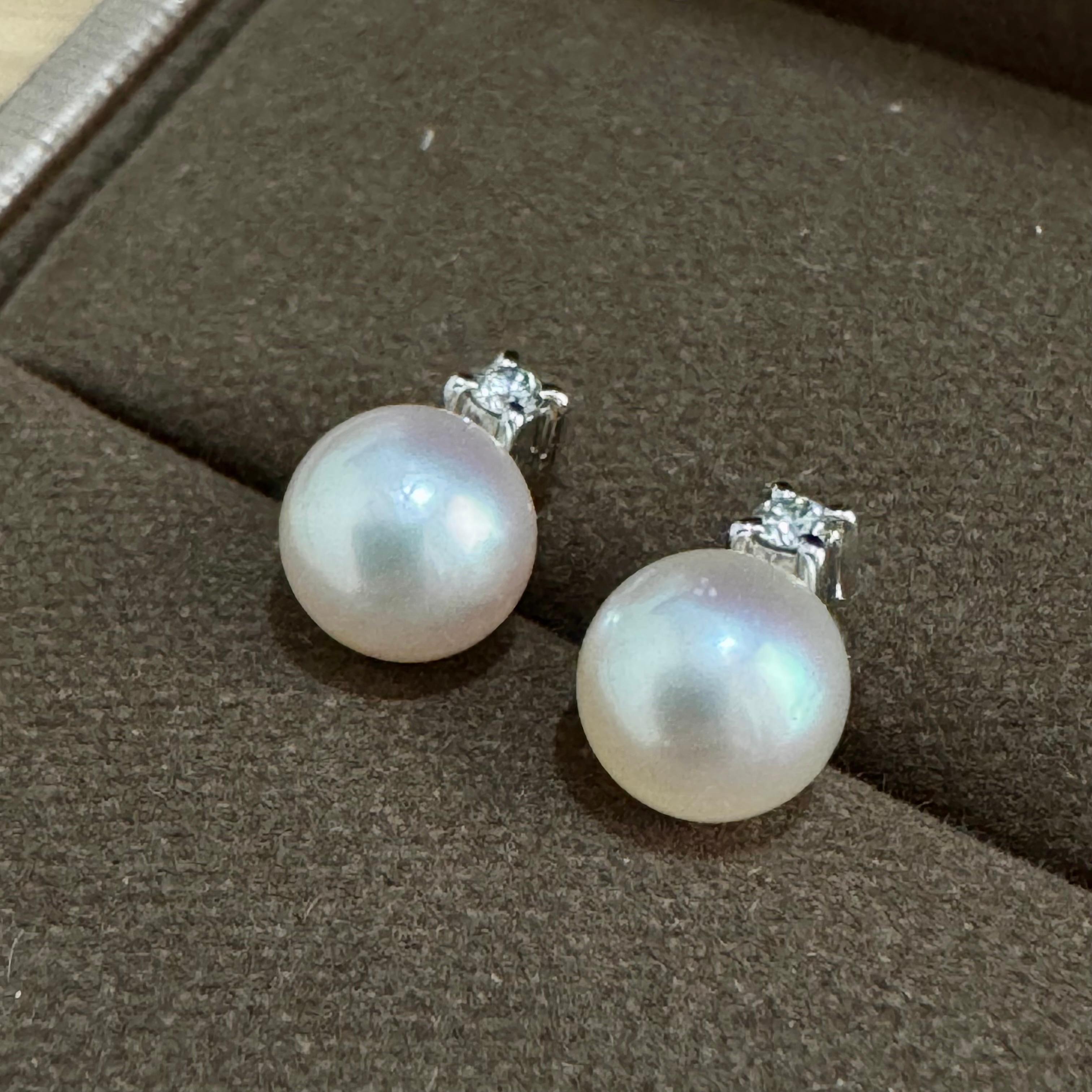 Mikimoto 5.4 mm Akoya Pearl & Diamond Post Earrings 18k White Gold In Good Condition For Sale In Kobe, Hyogo