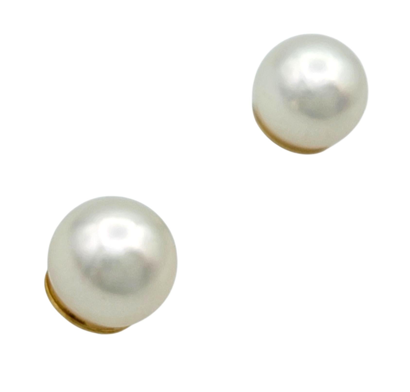 Contemporaneo Orecchini con perle coltivate Akoya di Mikimoto da 5 mm in oro giallo da 18 carati in vendita