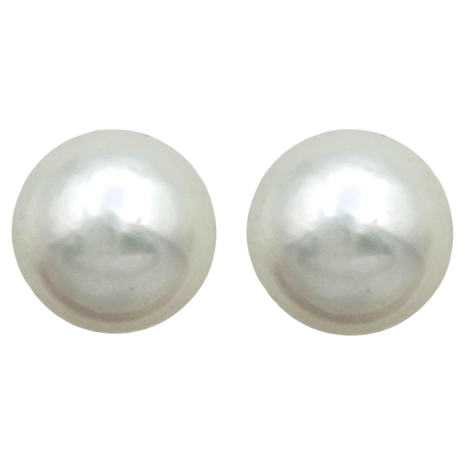Orecchini con perle coltivate Akoya di Mikimoto da 5 mm in oro giallo da 18 carati in vendita