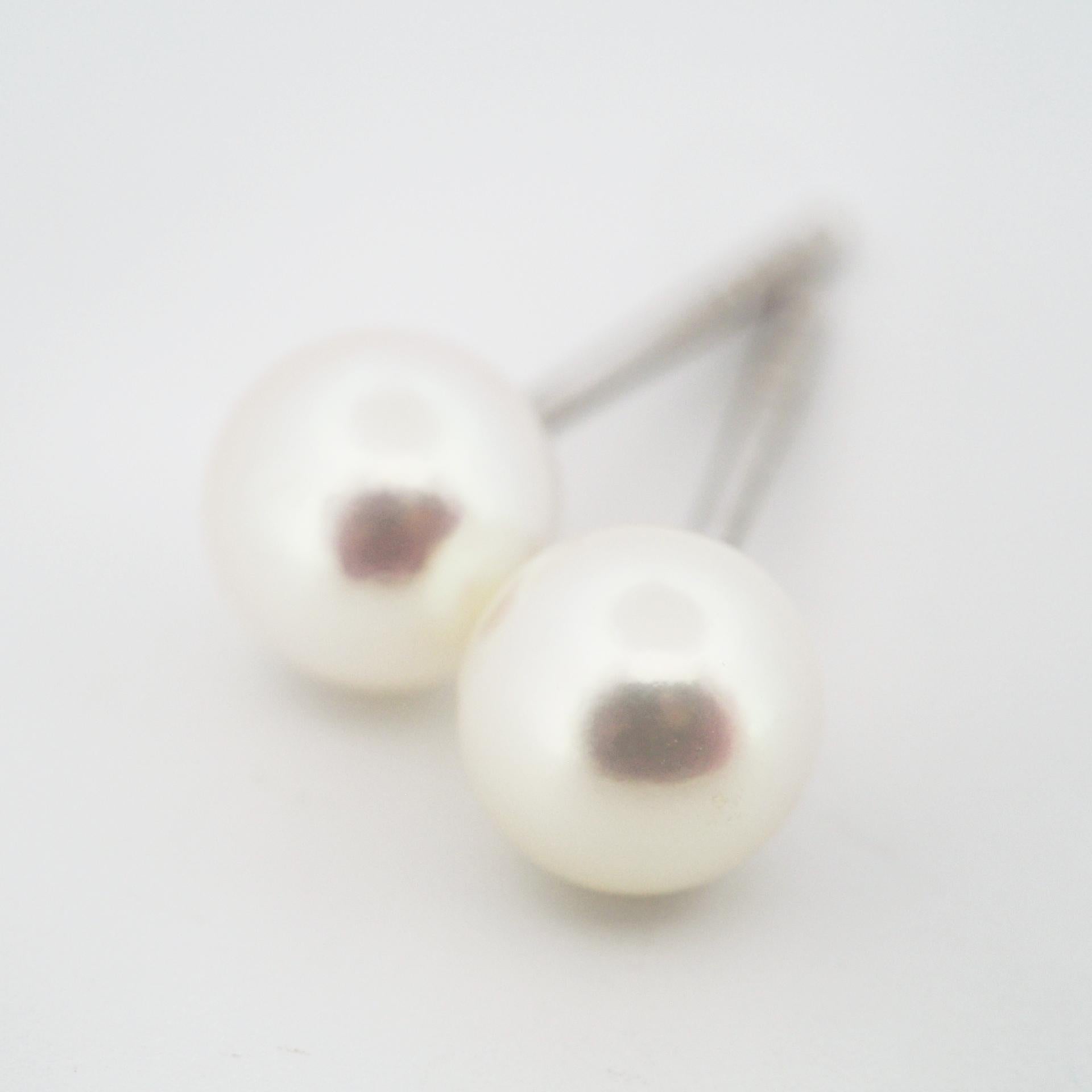Mikimoto 6.2 mm Akoya Pearl Post Earrings 18k White Gold In Good Condition In Kobe, Hyogo