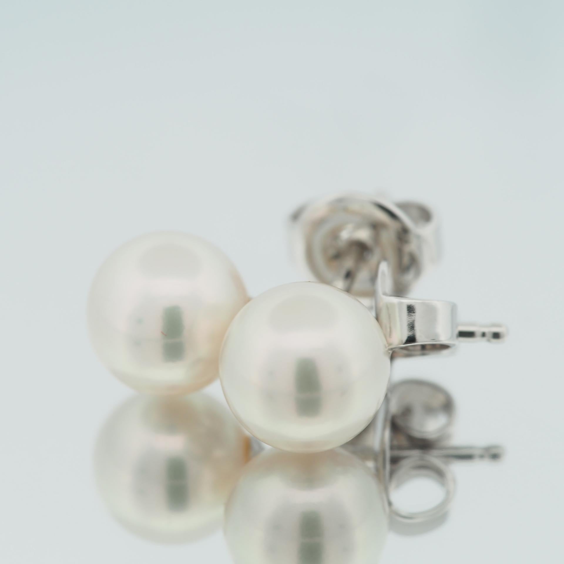 Mikimoto 7.0 mm Akoya Pearl Post Earrings 18k White Gold In Good Condition In Kobe, Hyogo