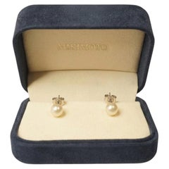 Pendientes de botón Mikimoto con perlas blancas de 7 mm en oro amarillo de 18k