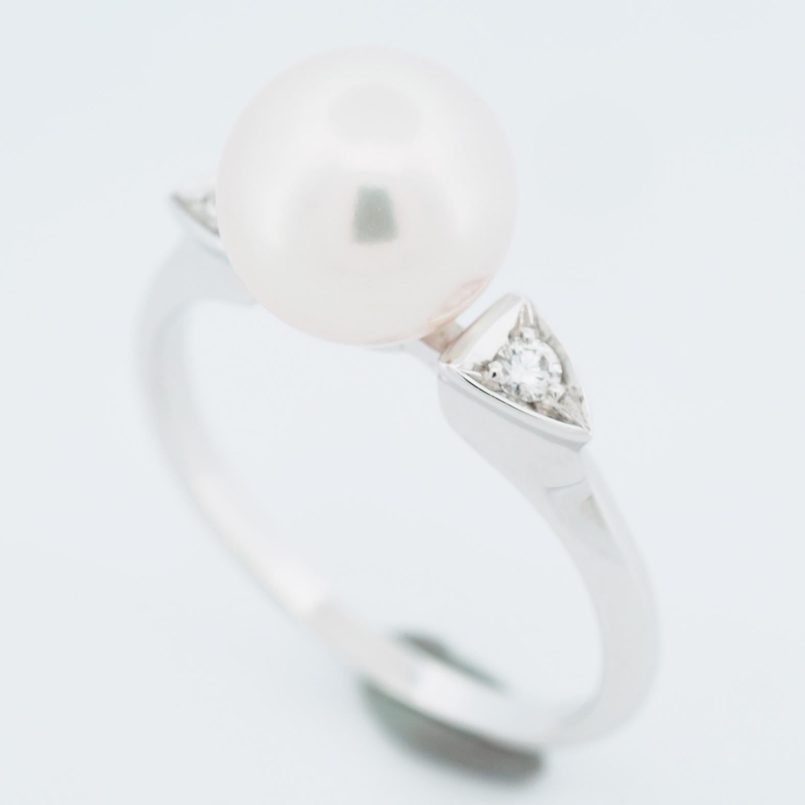 Item: Mikimoto Akoya Pearl Ring
Stones: 8.4 mm Akoya Pearl / Diamonds
Metal: Platinum 950
Ring Size: US SIZE 6.0 UK SIZE L 1/4
Internal Diameter: 16.50 mm
Weight: 3.6 Grams 
Condition: Used (repolished)
Retail Price: ---
Signatures: M,