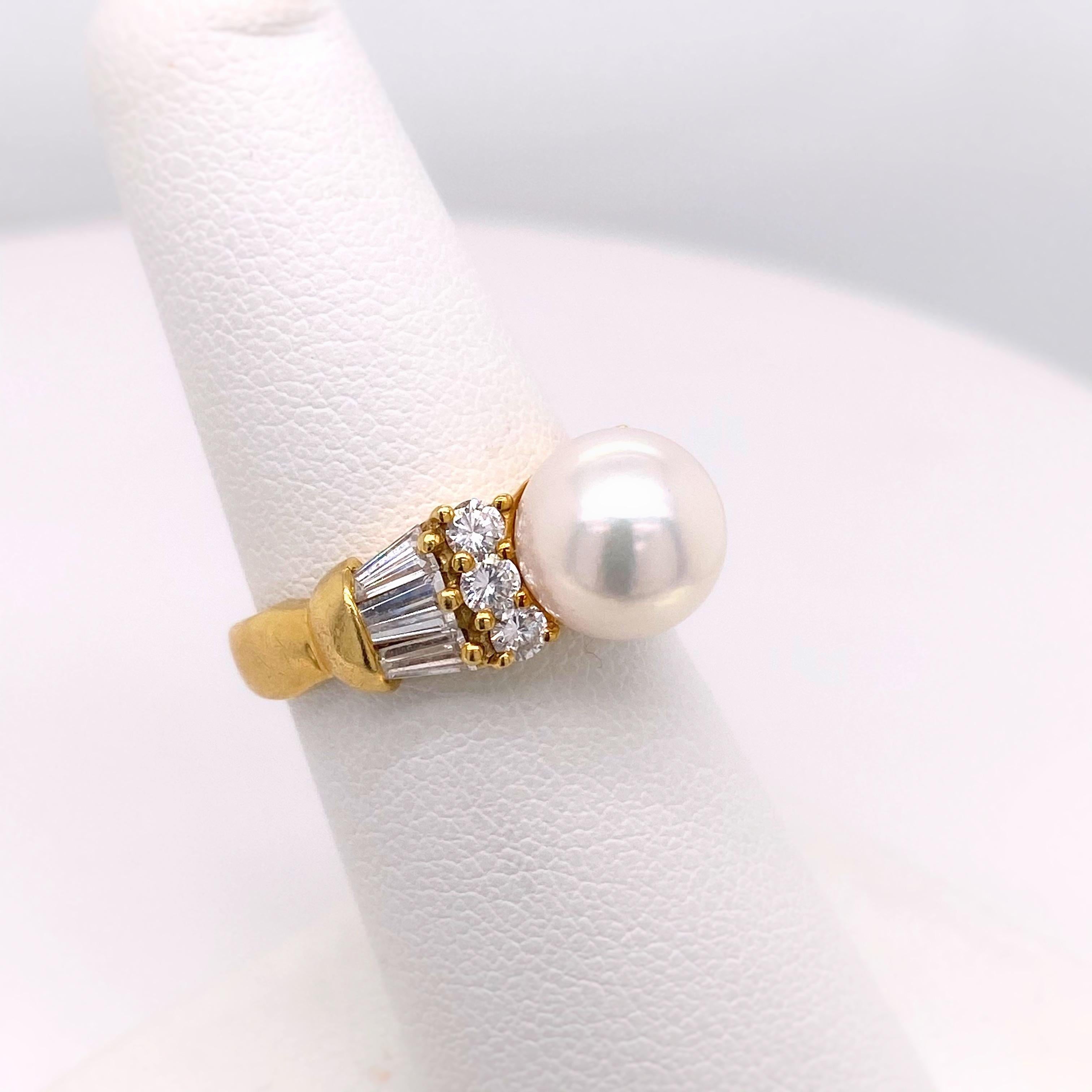 Taille ronde Mikimoto, bague Akoya en or jaune 18 carats avec perles et diamants en vente