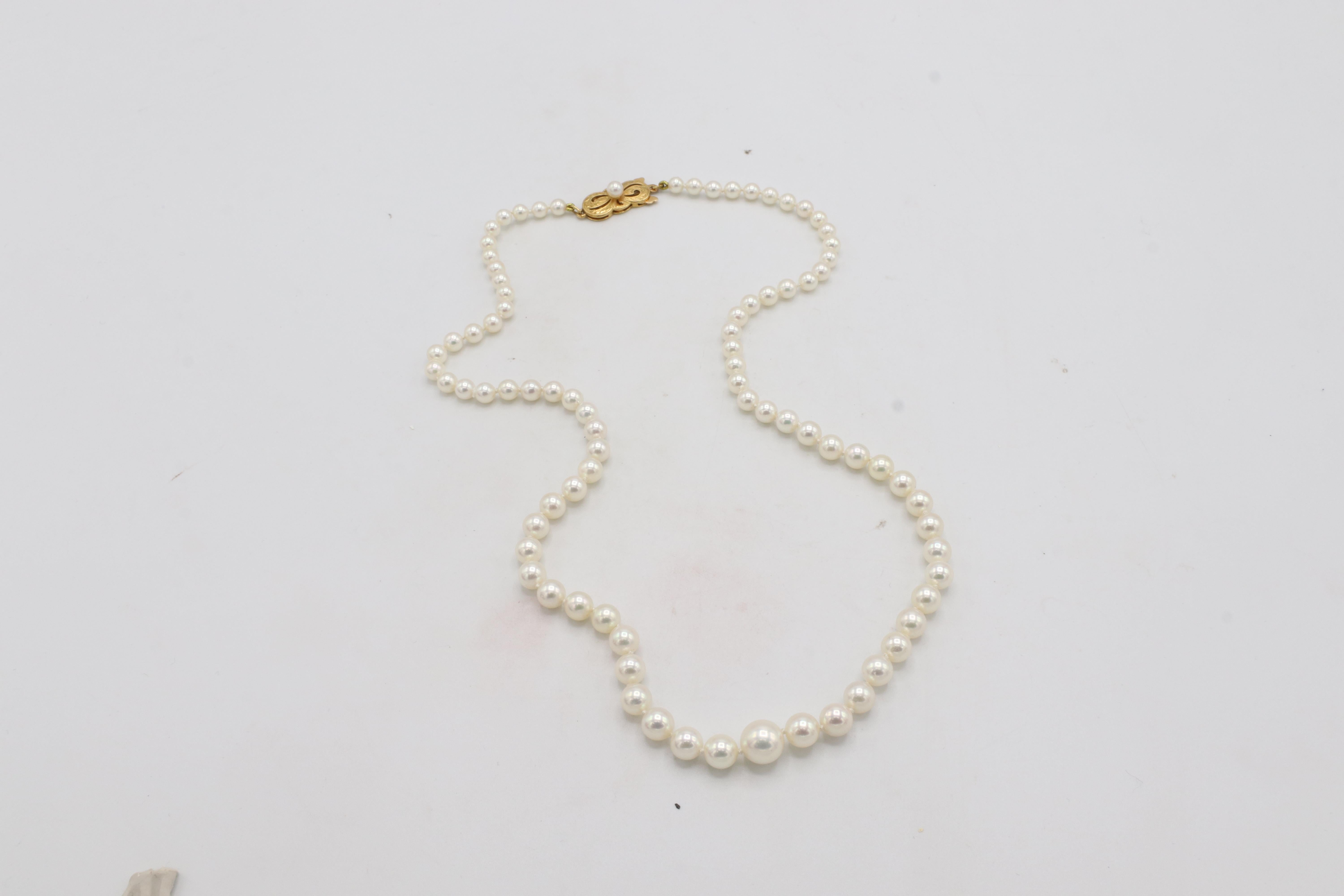 Mikimoto Akoya Zuchtperlenkette mit 18 Karat Goldverschluss und Box im Angebot 4