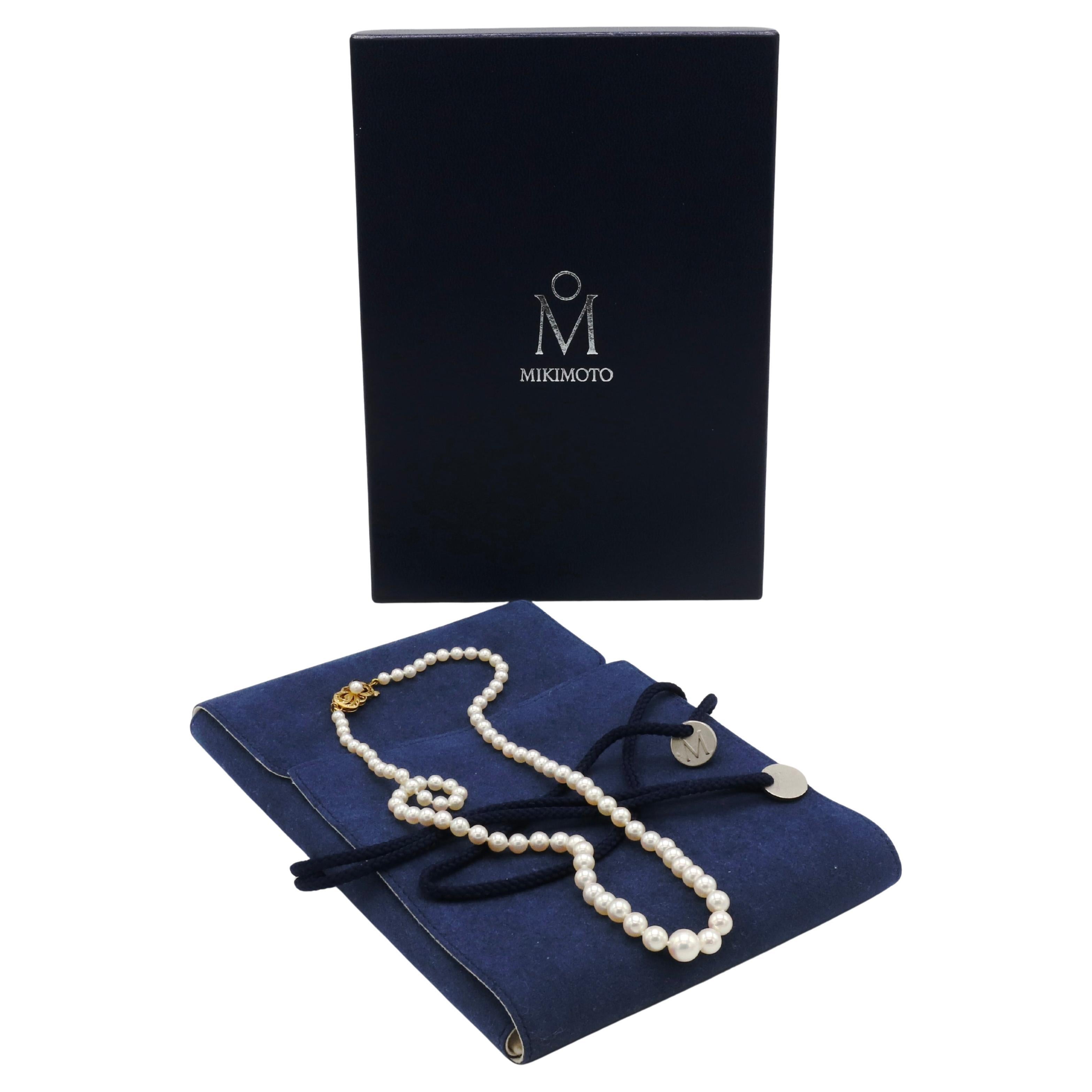 Mikimoto Akoya Zuchtperlenkette mit 18 Karat Goldverschluss und Box im Zustand „Hervorragend“ im Angebot in  Baltimore, MD
