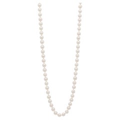 Mikimoto Akoya Zuchtperlen-Perlenkette mit Perlenstrang-Halskette - Verschluss aus 18 Karat Gelbgold