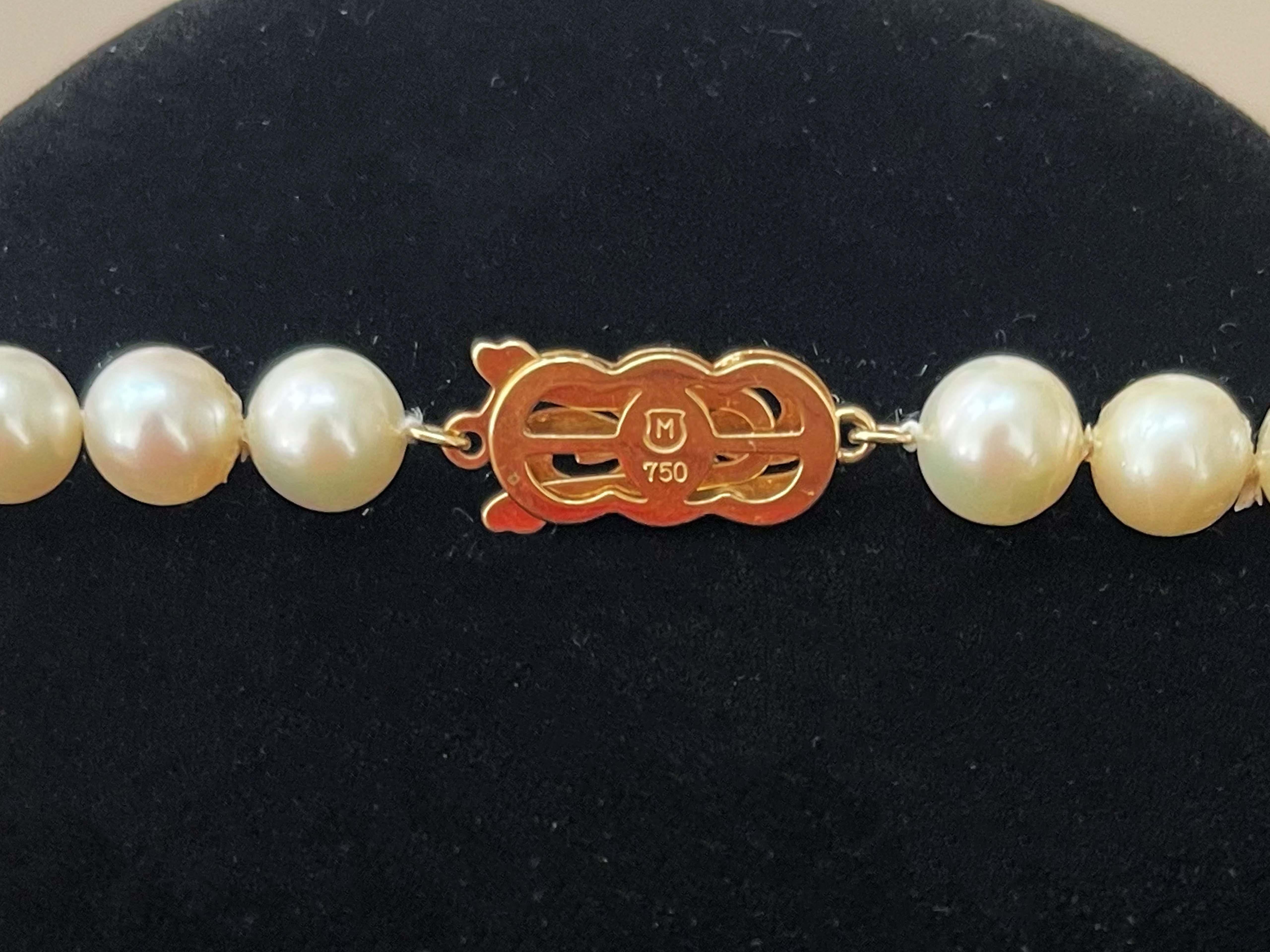 Taille ronde Mikimoto Collier de perles de culture Akoya en or 18 carats en vente