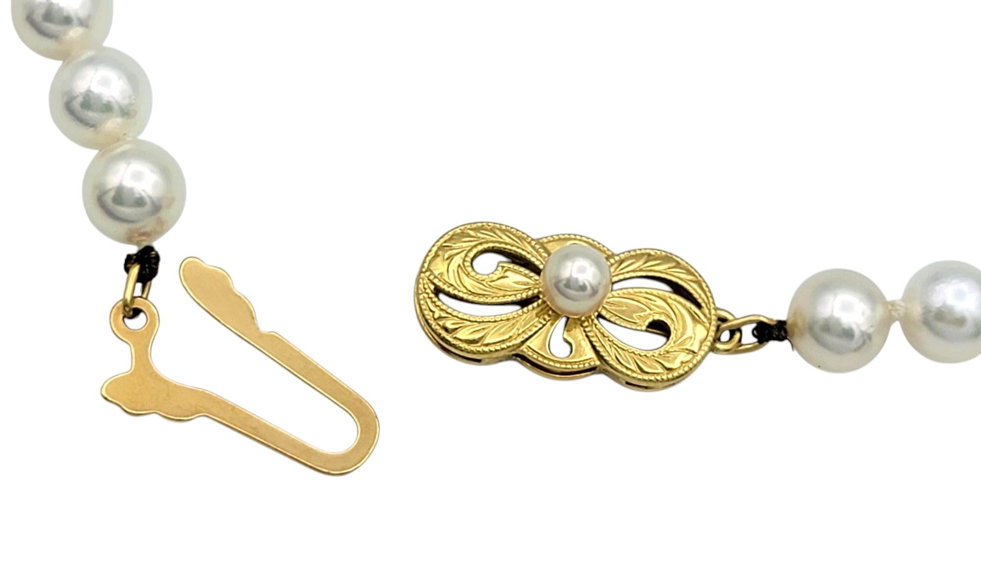 Donna Collana di fili di perle coltivate Akoya di Mikimoto con chiusura in oro giallo 18 carati in vendita