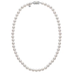 Collar Mikimoto de perlas cultivadas Akoya con cierre de oro blanco de 18k U75118W